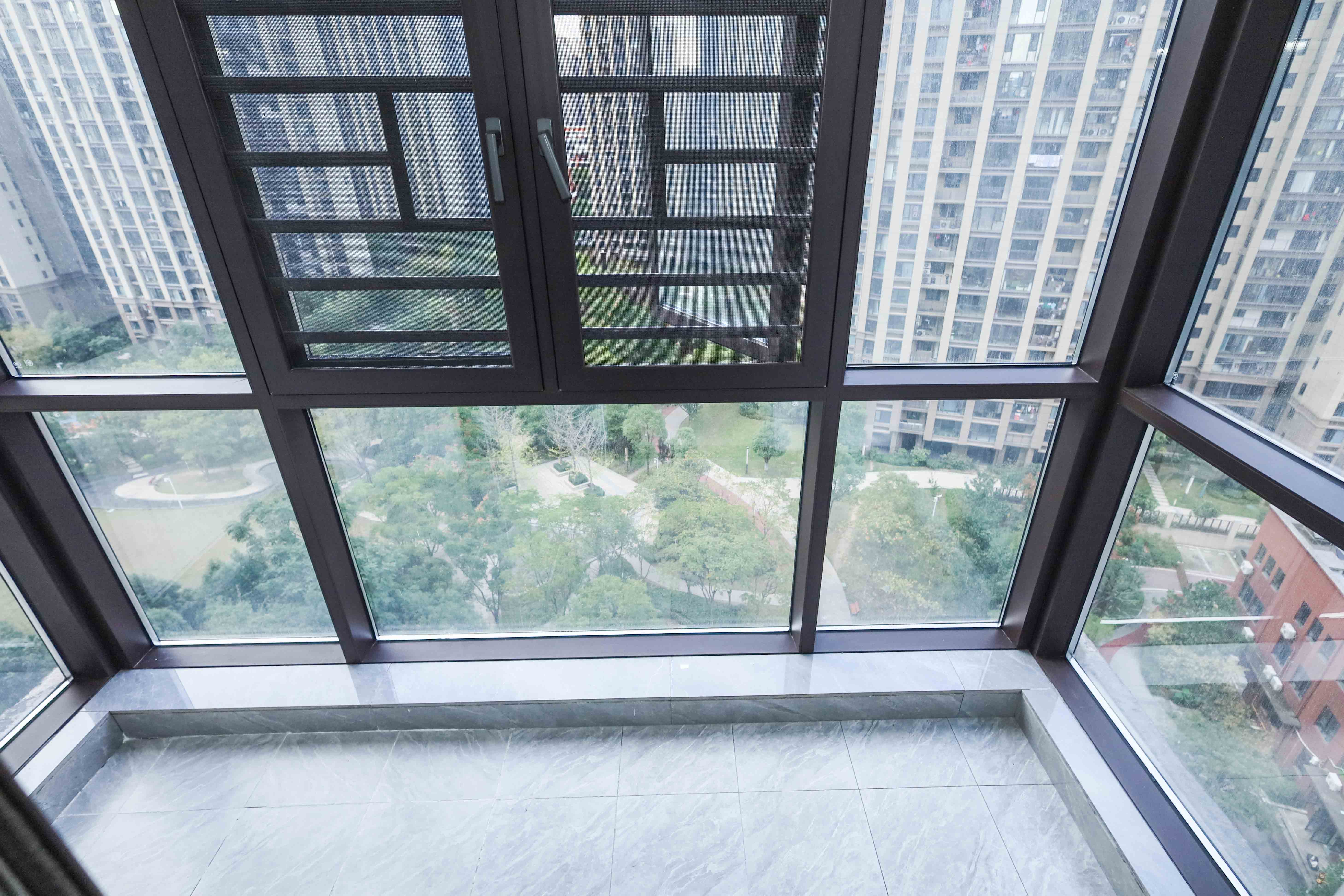 中国铁建梅溪青秀三期  4室2厅2卫   203.80万阳台