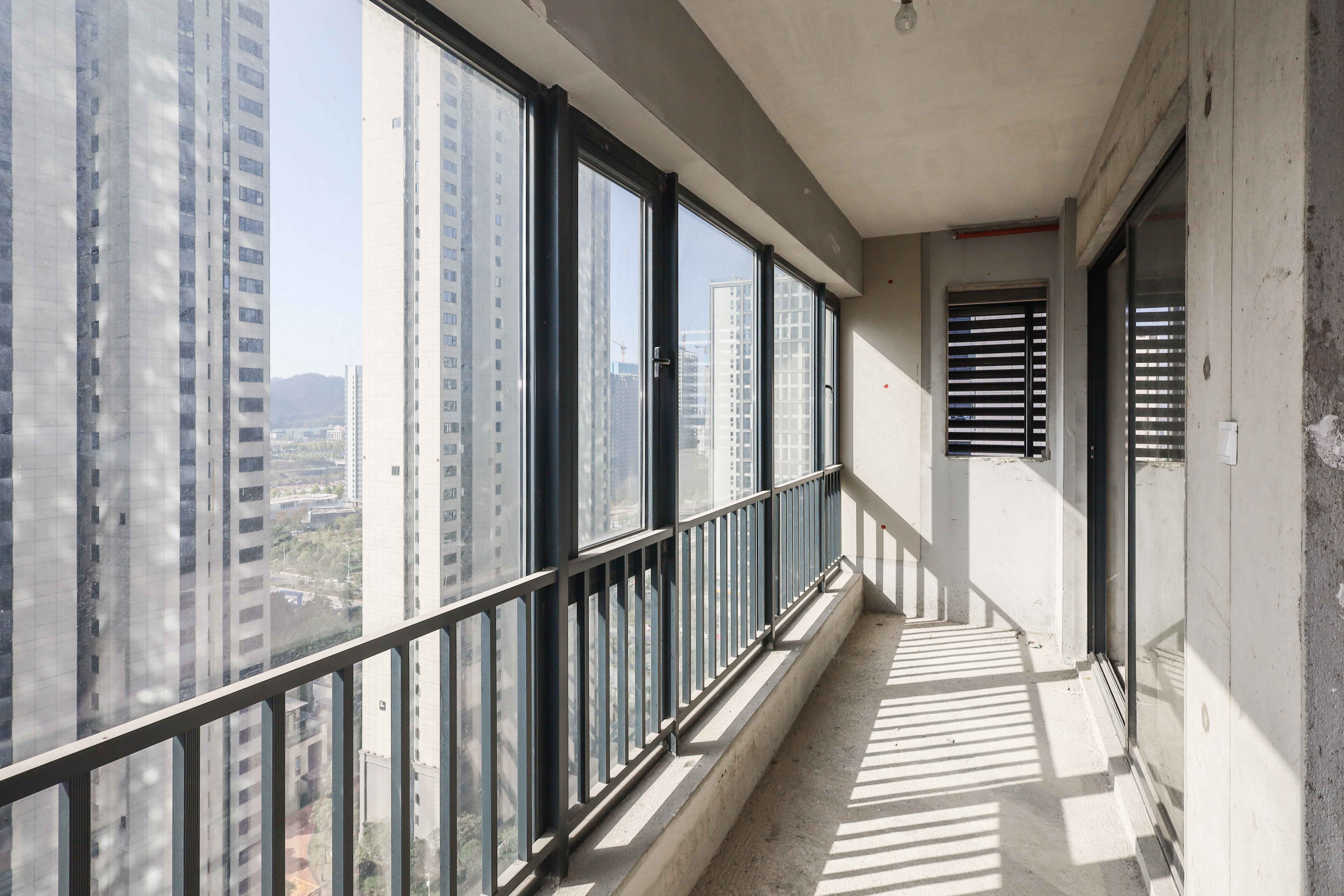 南山梅溪一方  3室2厅2卫   123.00万阳台