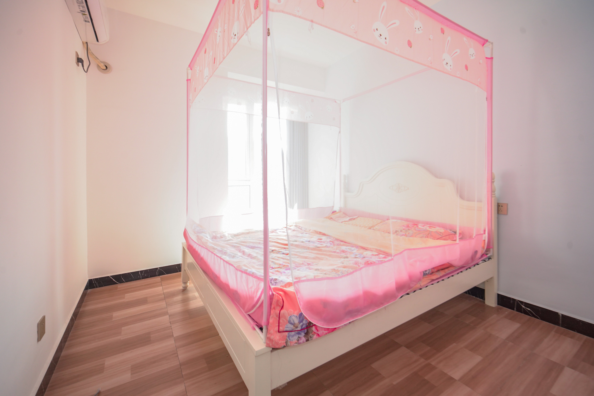 新城国际花都 3室2厅2卫 80.0万 新城国际花都 3室2厅2卫 80.0万卧室