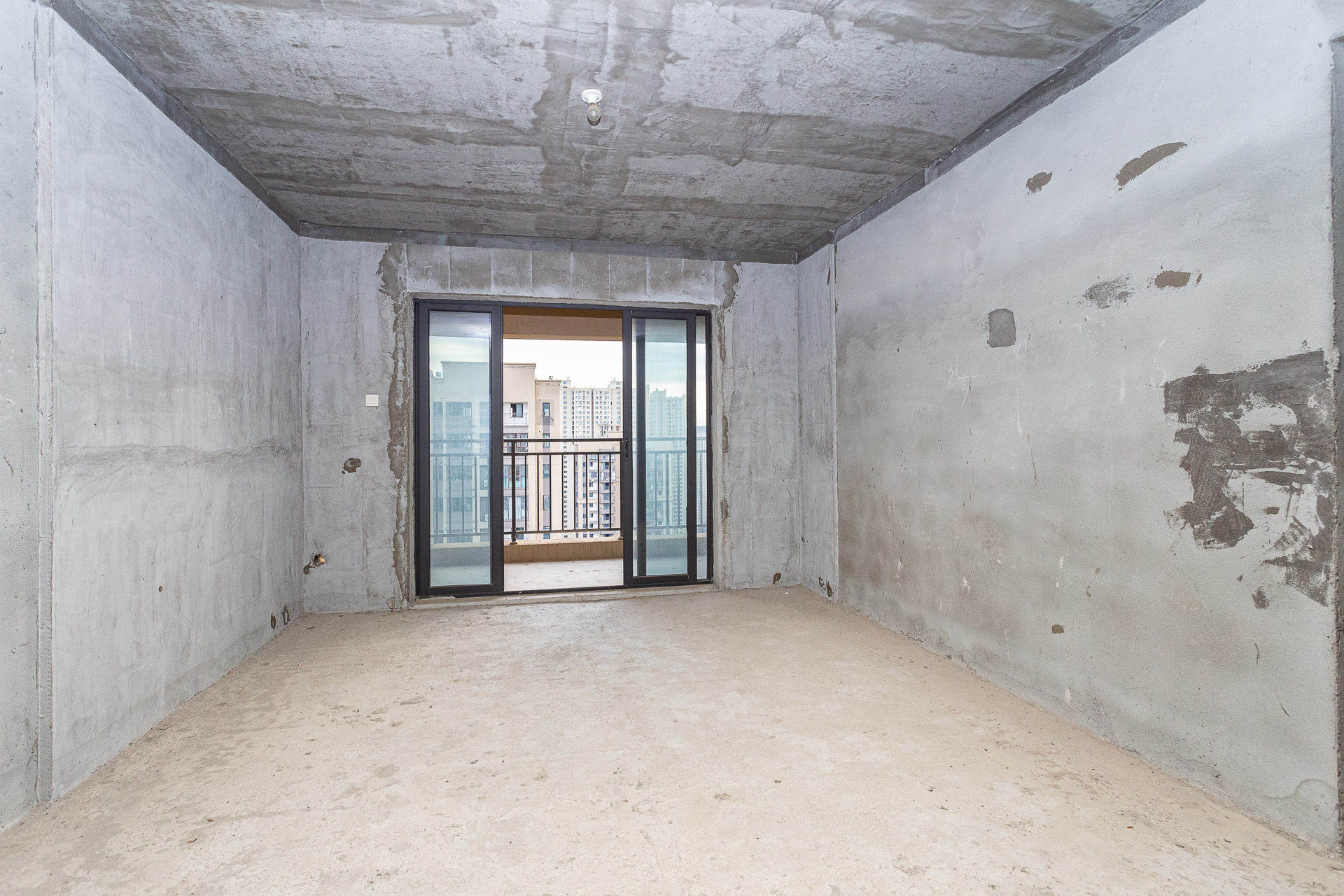 勤诚达境界城  4室2厅2卫    104.98万客厅