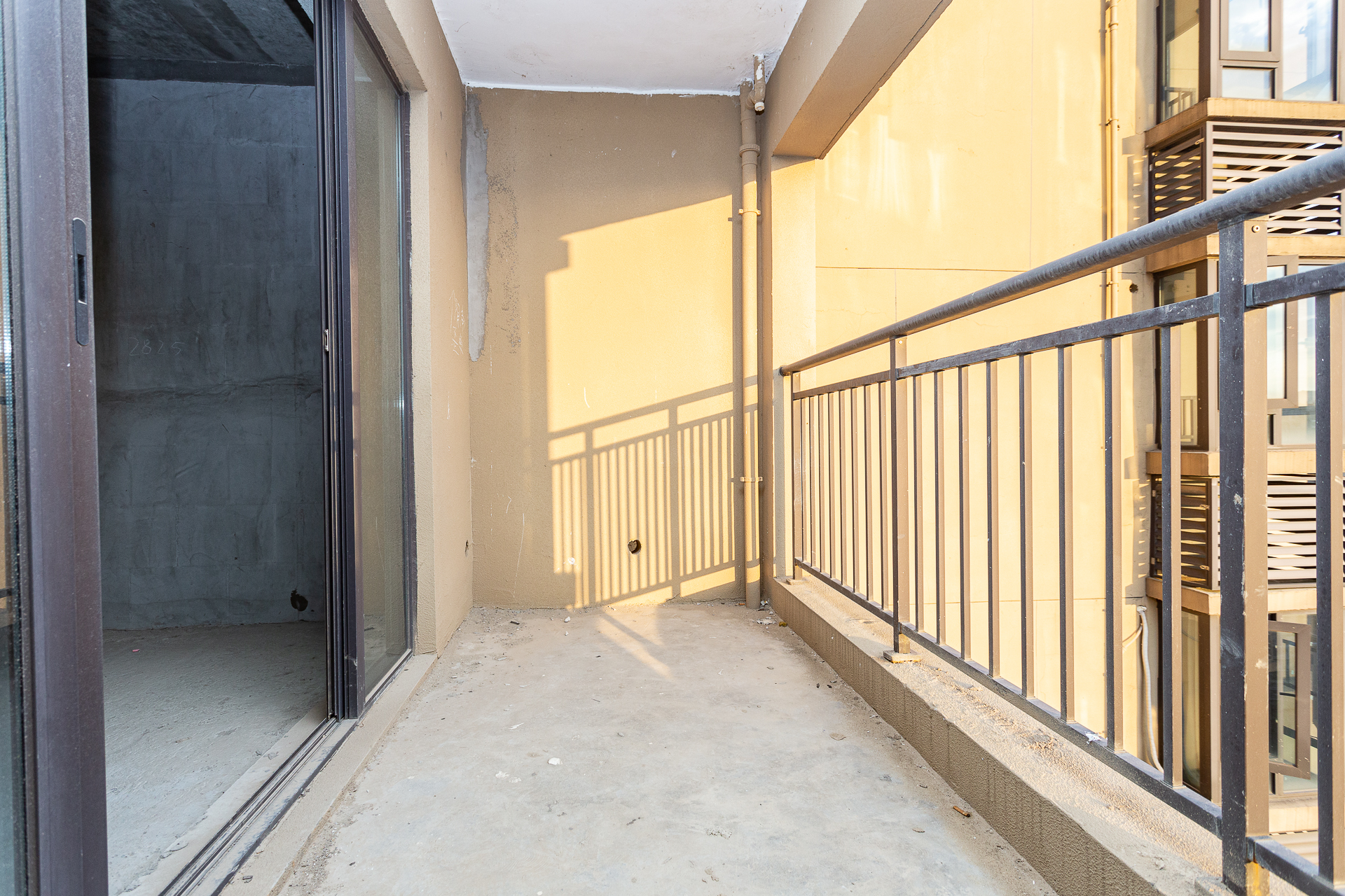 勤诚达境界城  4室2厅2卫    104.98万阳台