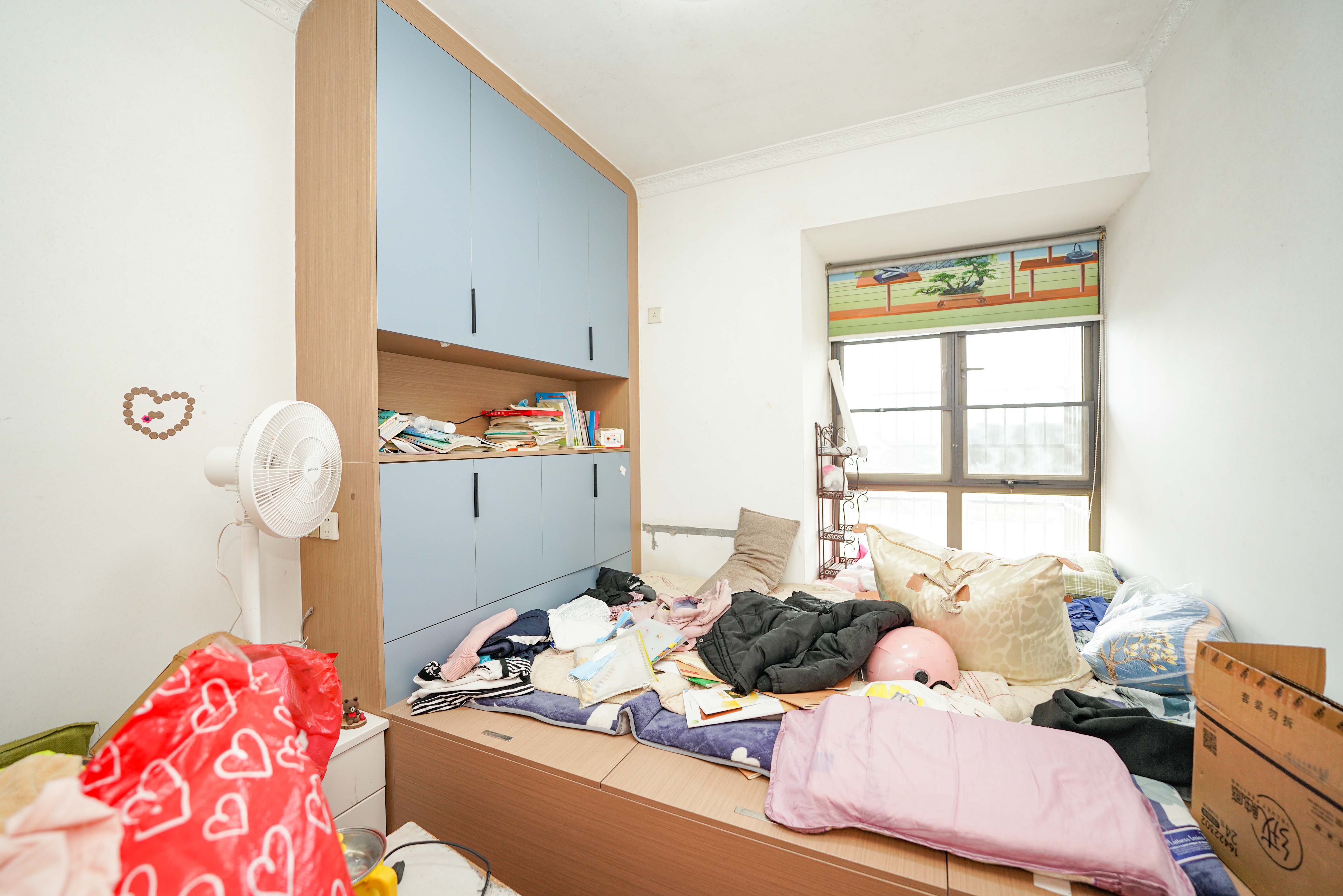 幸福庄园  4室2厅2卫   75.00万卧室