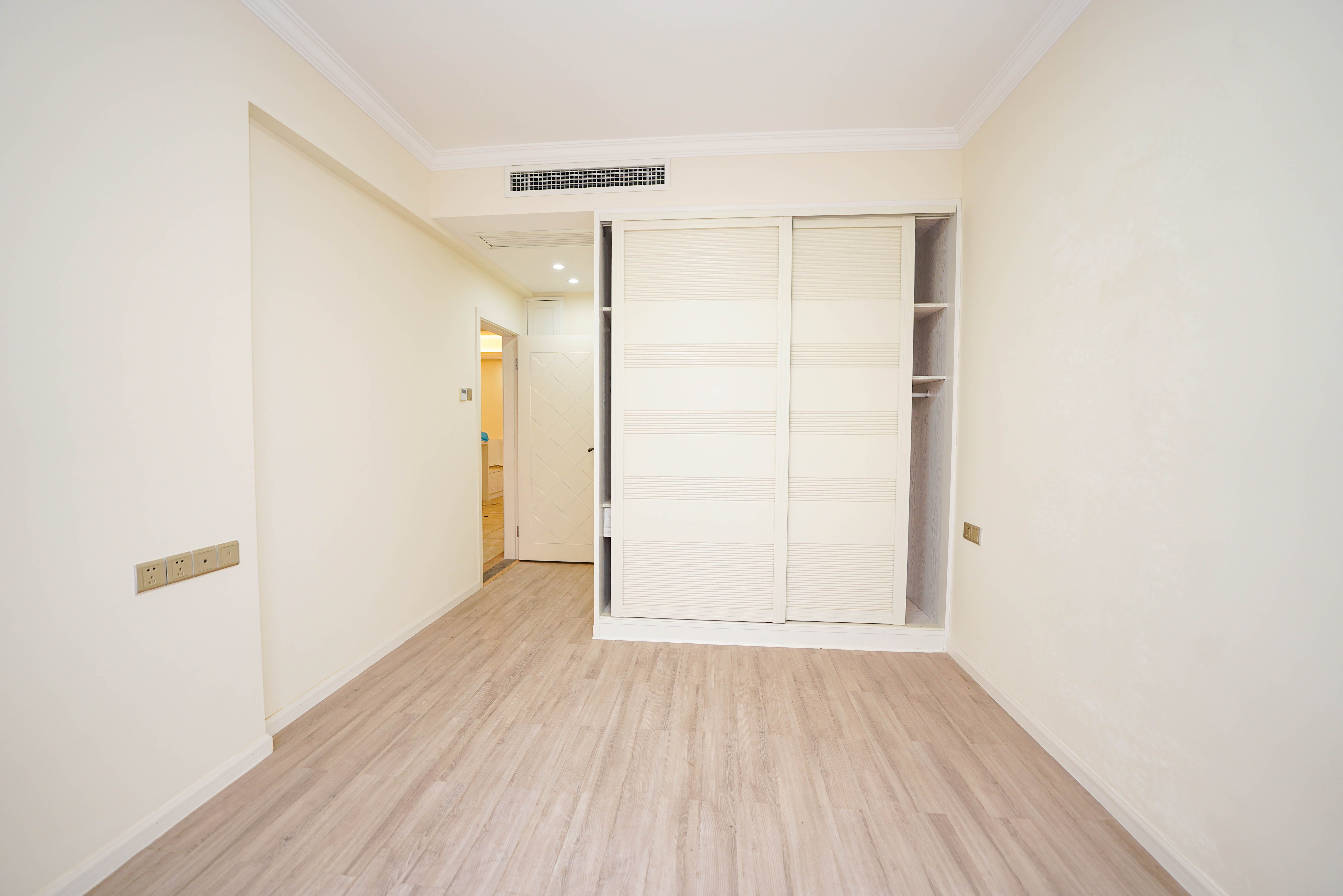 怡海星城  3室2厅1卫    73.8万卧室