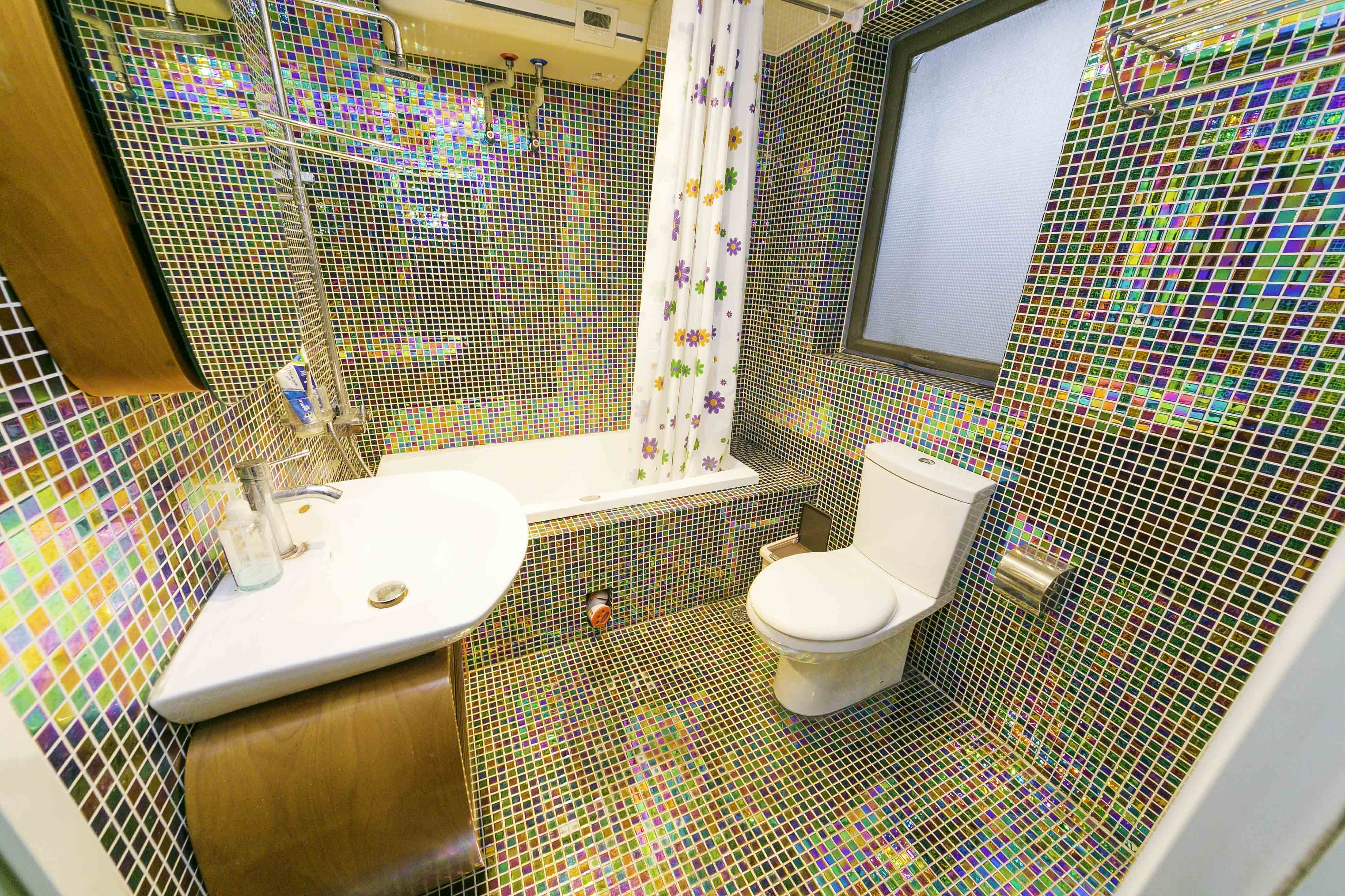 奥林匹克花园 3室2厅2卫 125.0万 奥林匹克花园 3室2厅2卫 125.0万卫生间