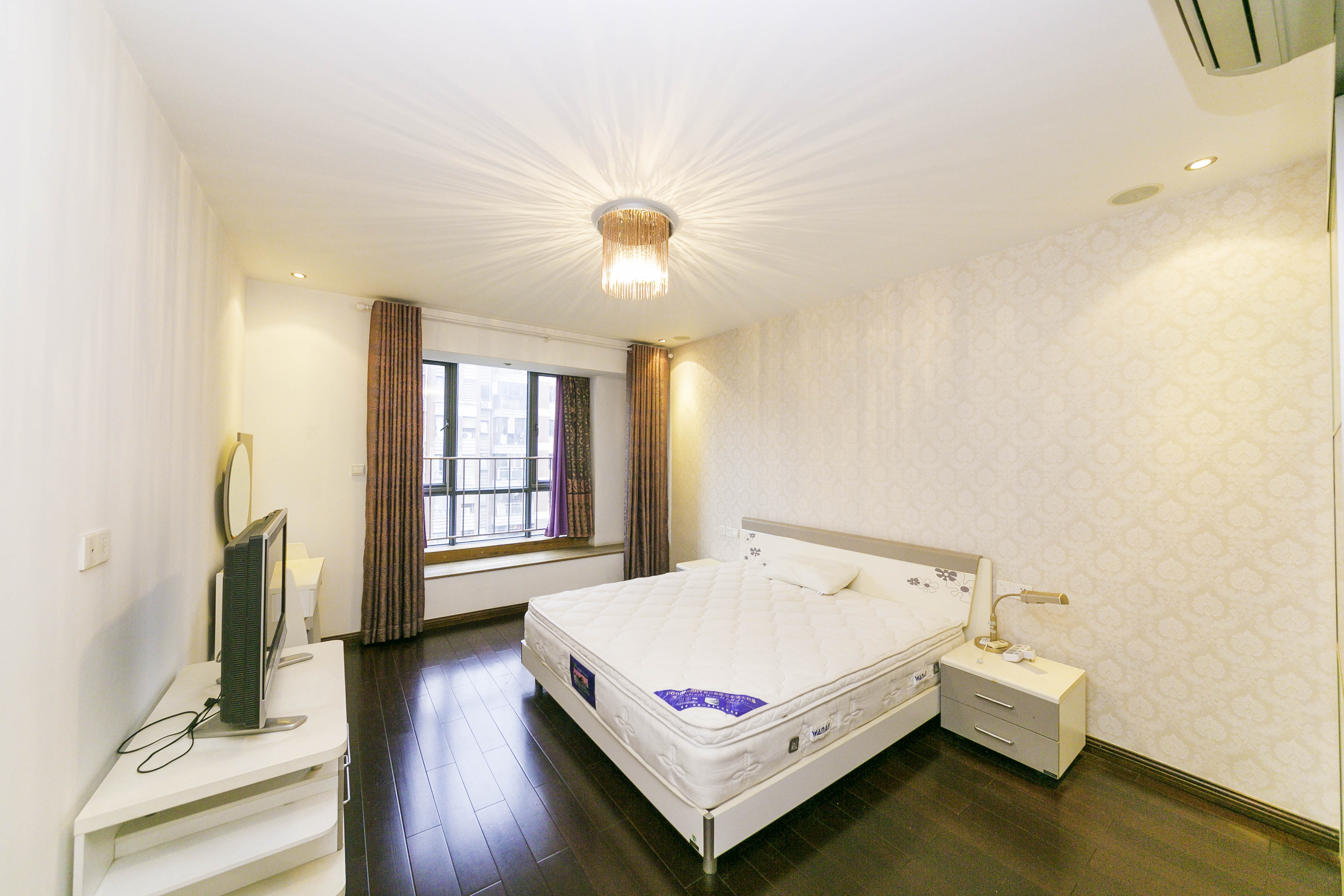 奥林匹克花园 3室2厅2卫 125.0万 奥林匹克花园 3室2厅2卫 125.0万卧室