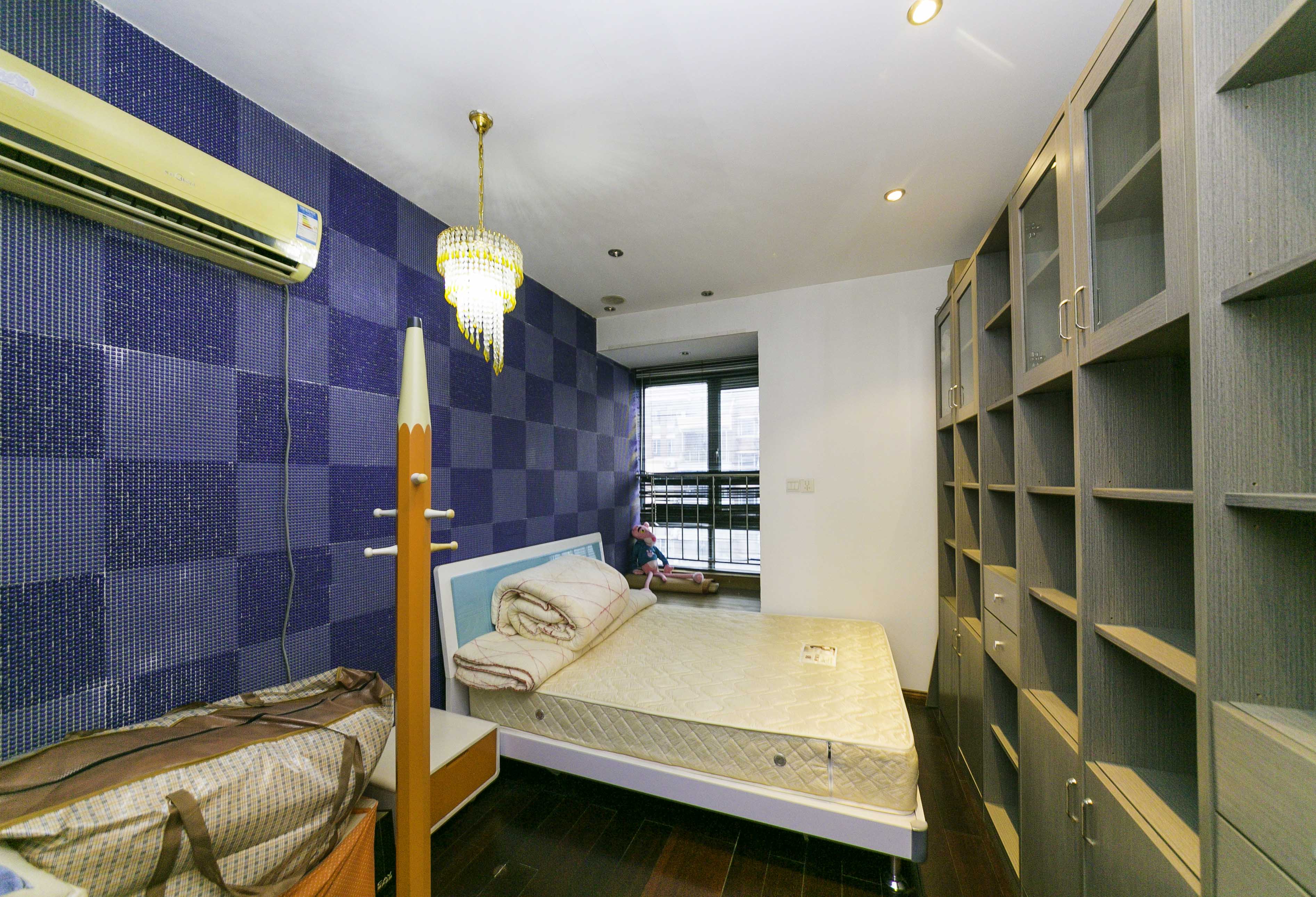 奥林匹克花园 3室2厅2卫 125.0万 奥林匹克花园 3室2厅2卫 125.0万卧室