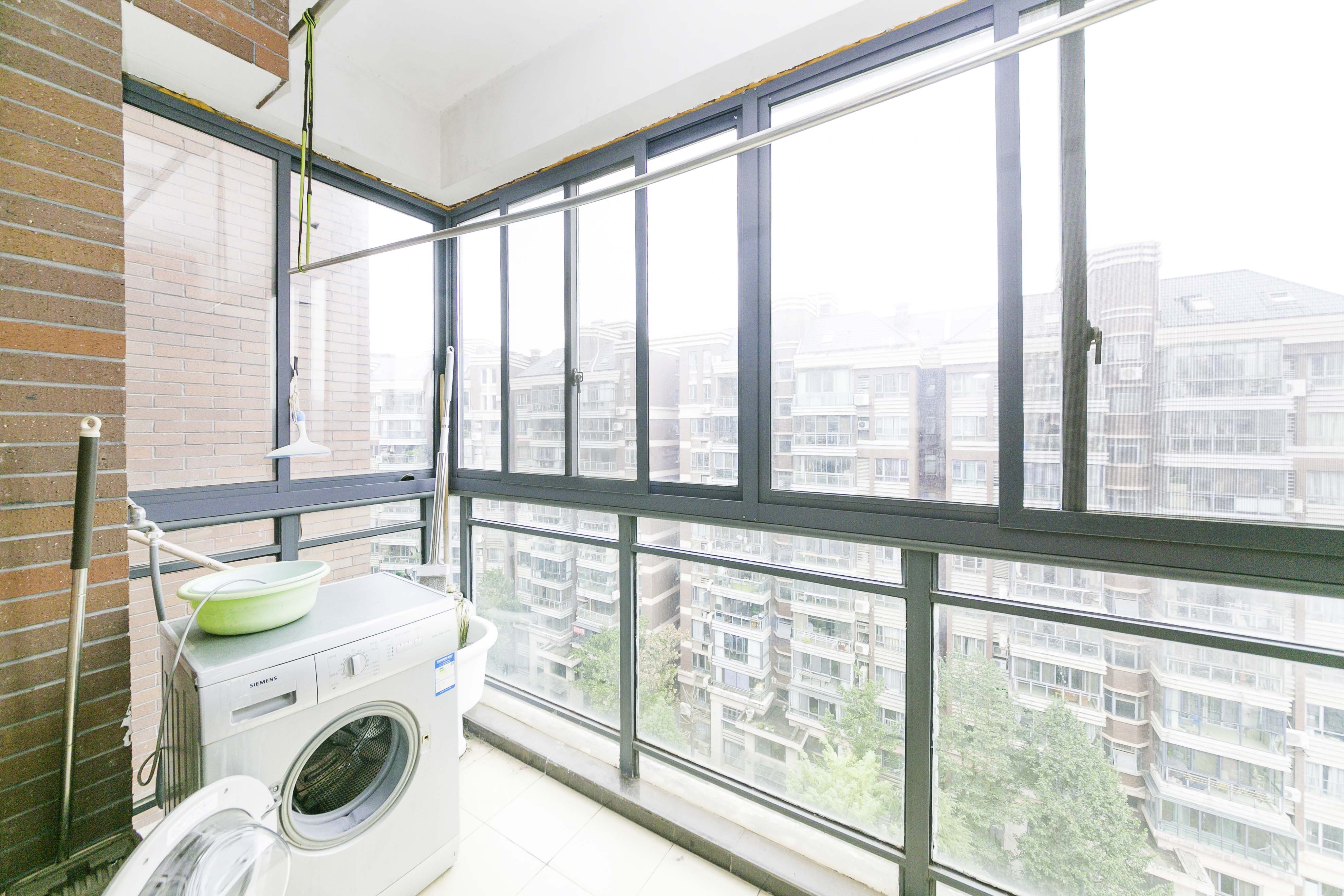 奥林匹克花园 3室2厅2卫 125.0万 奥林匹克花园 3室2厅2卫 125.0万阳台