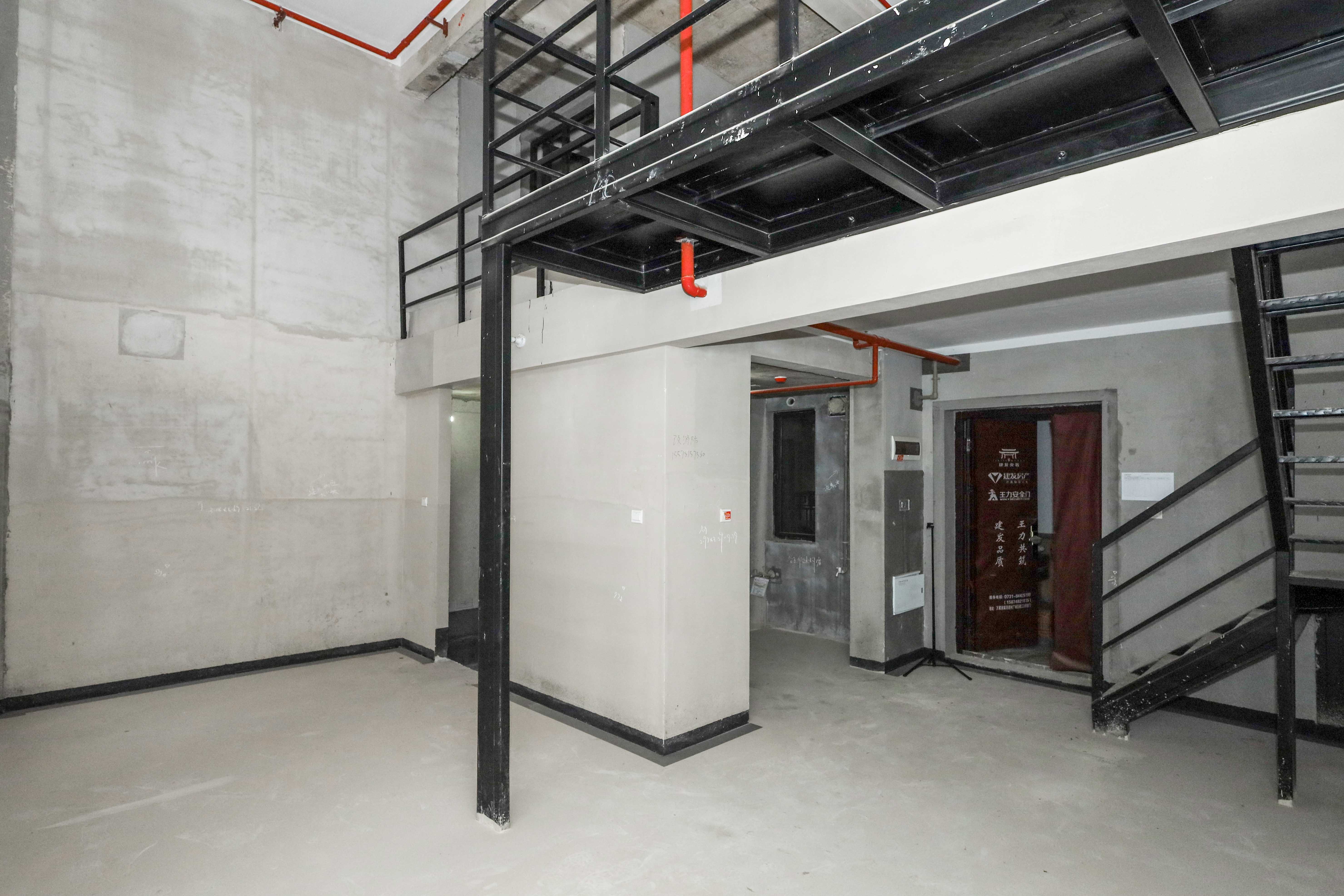 建发央著  4室2厅2卫   210.00万客厅