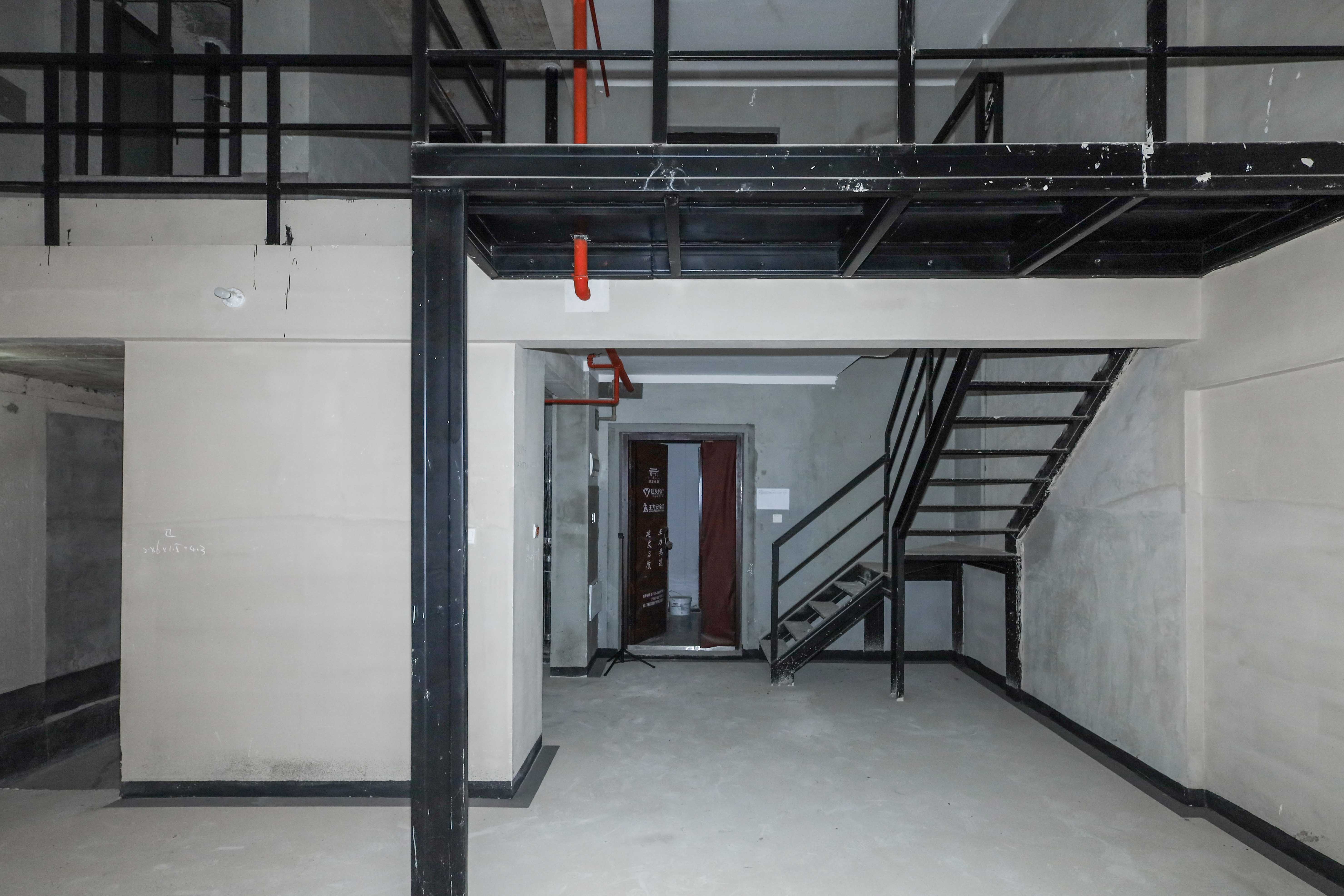 建发央著  4室2厅2卫   210.00万客厅