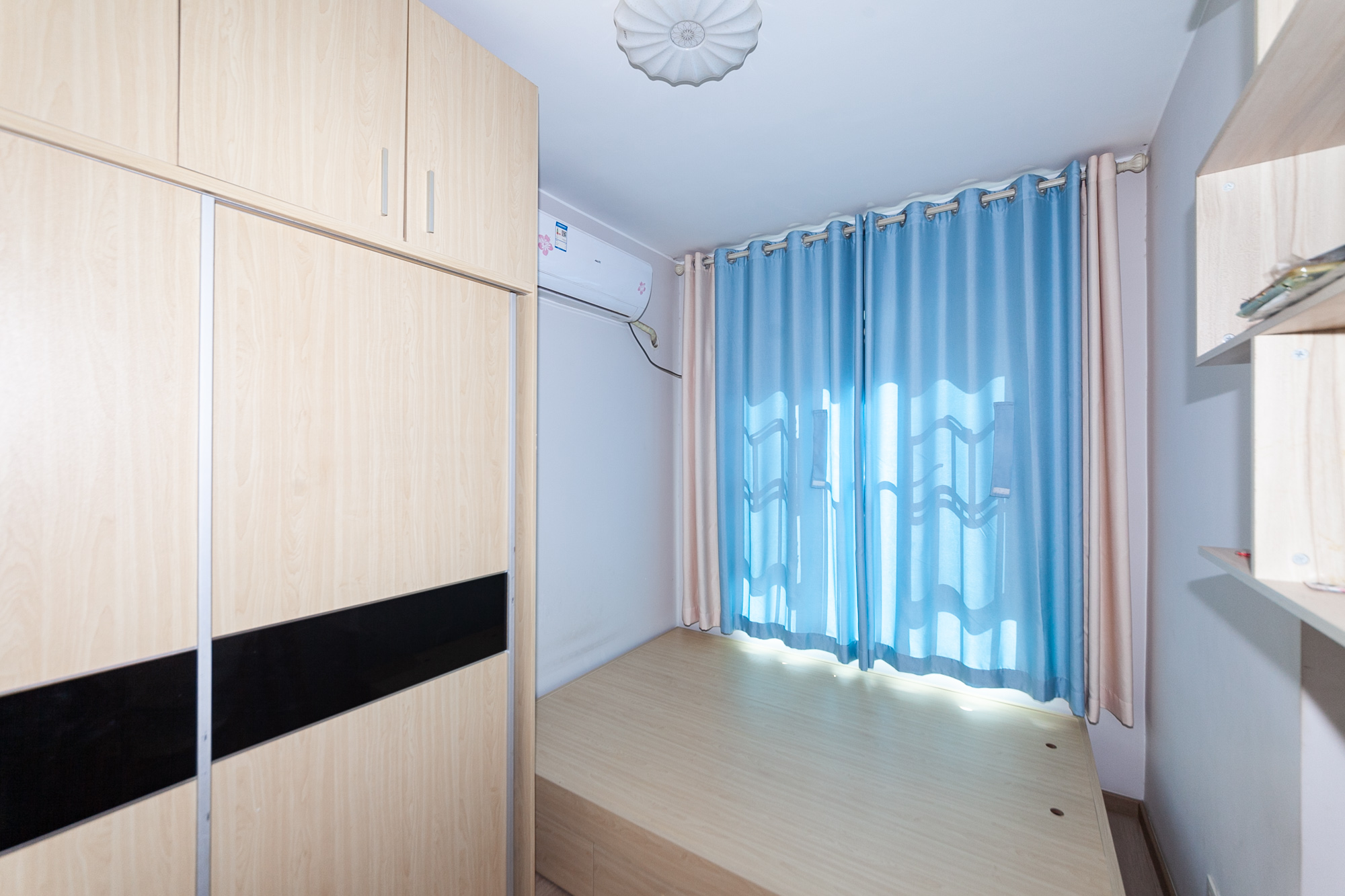 时代倾城二期  2室2厅1卫    80.0万 时代倾城二期  2室2厅1卫    80.0万卧室