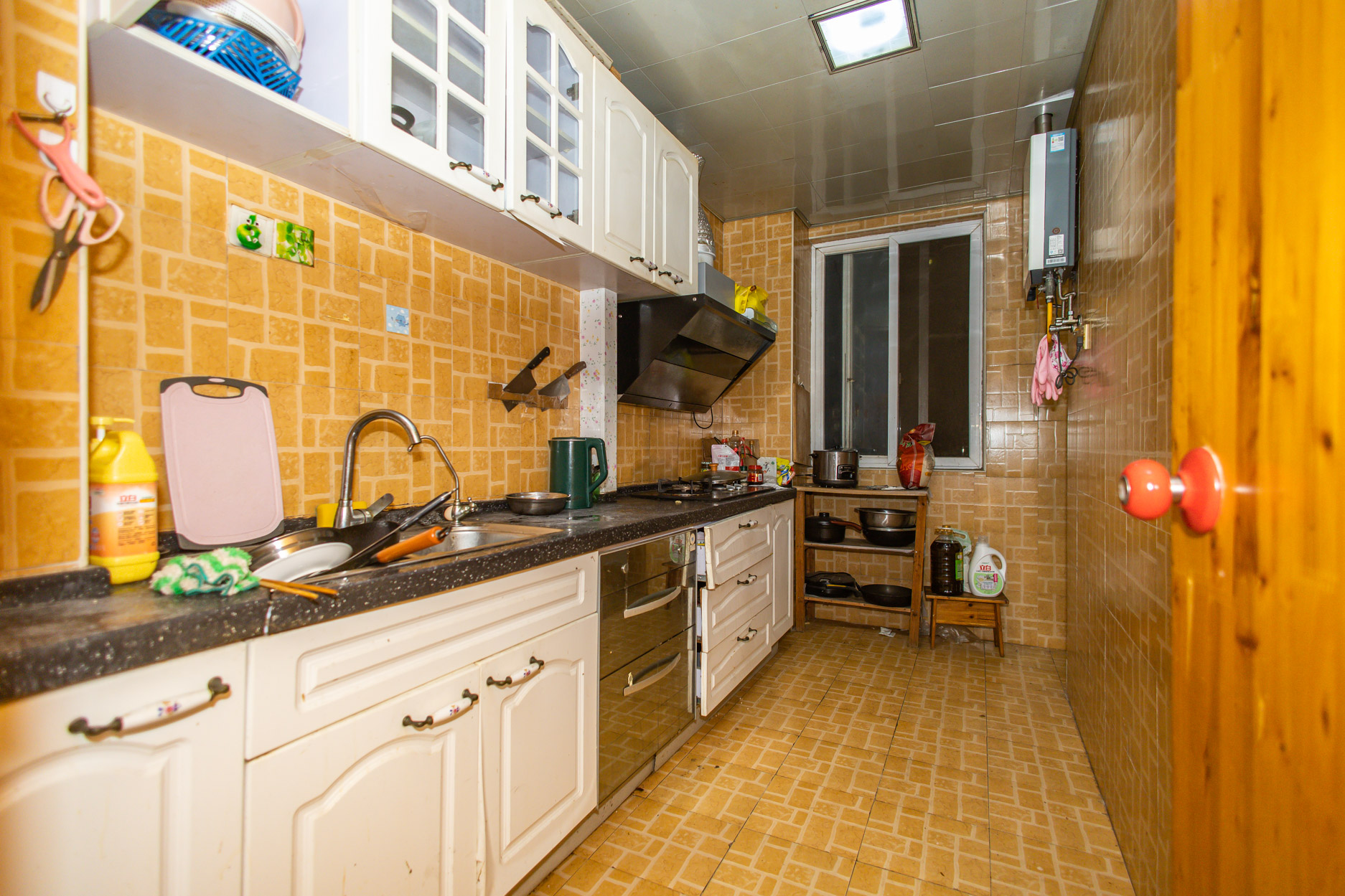 晶华美地  3室2厅2卫    61.8万厨房