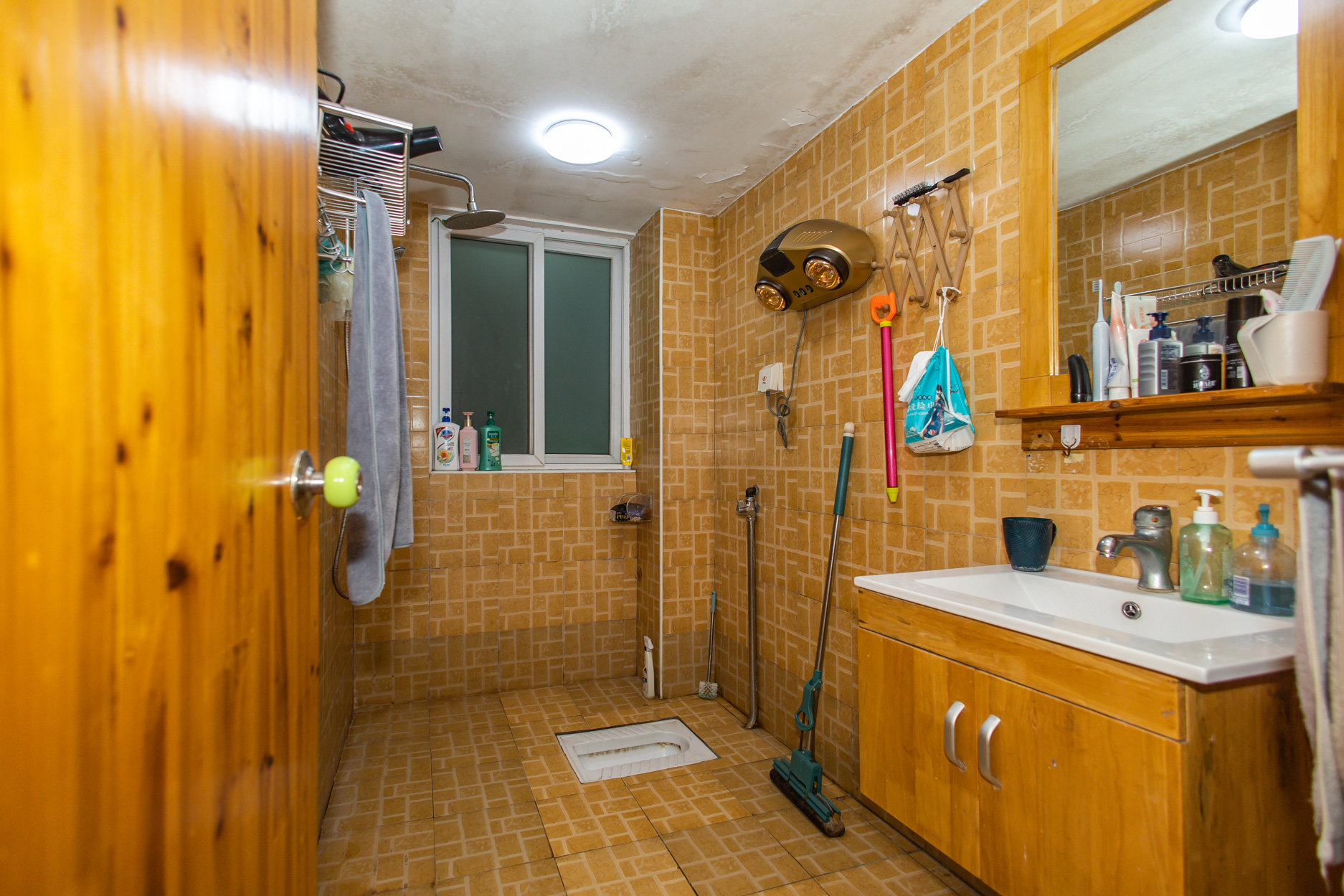 晶华美地  3室2厅2卫    61.8万卫生间