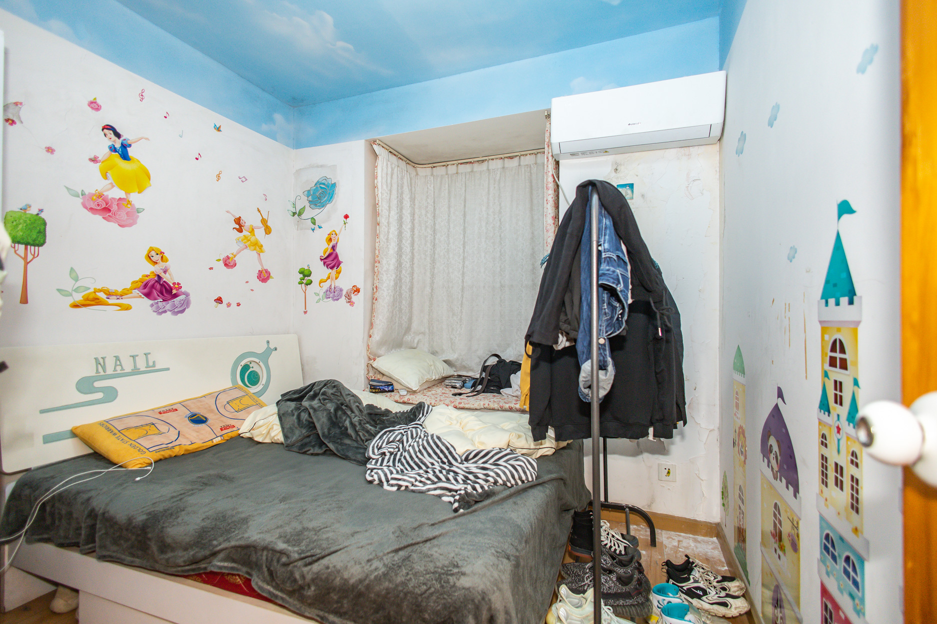 晶华美地 3室2厅2卫 61.8万 晶华美地 3室2厅2卫 61.8万卧室