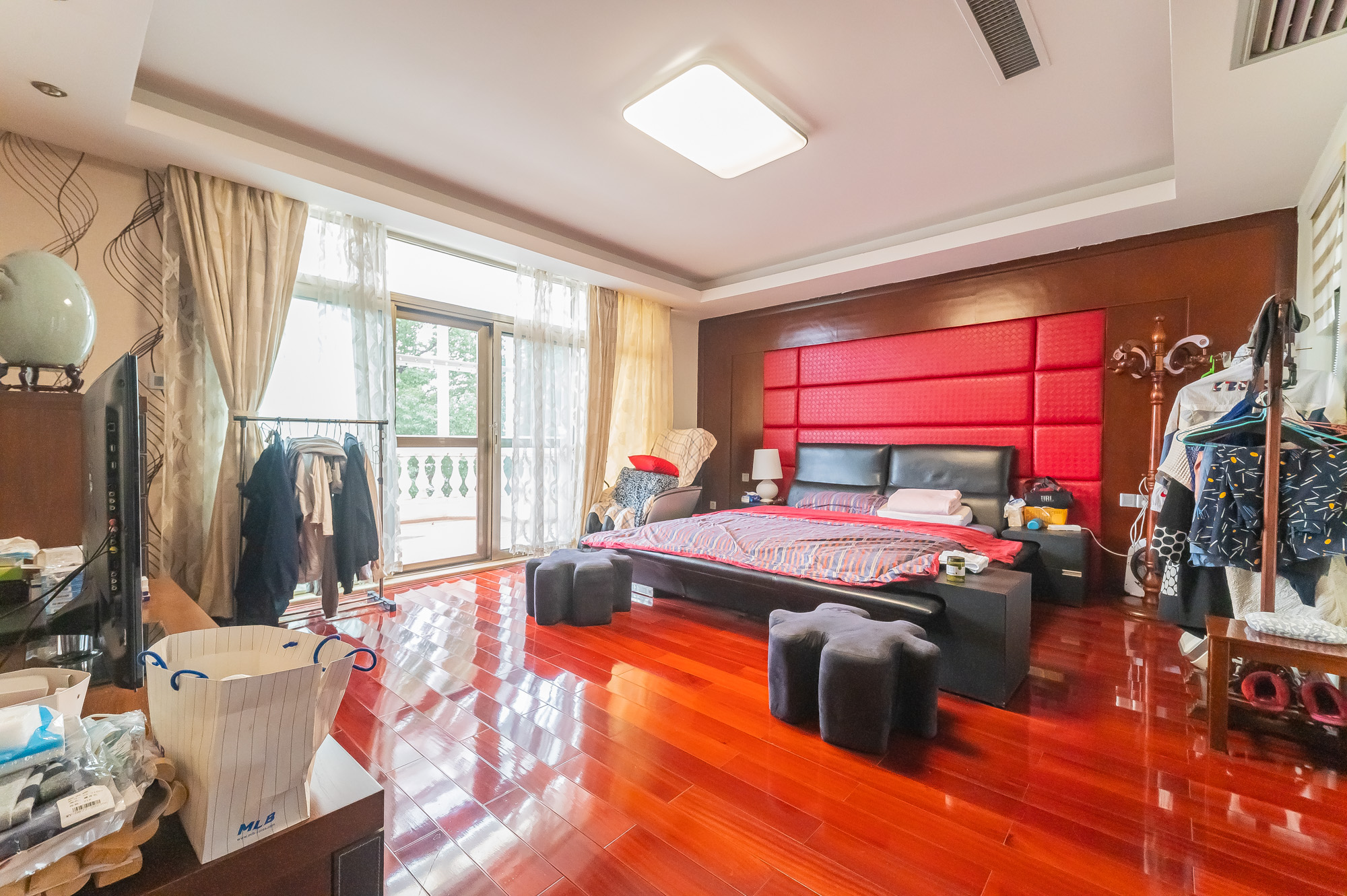 碧桂园威尼斯城  6室2厅5卫    975.98万 碧桂园威尼斯城  6室2厅5卫    975.98万卧室