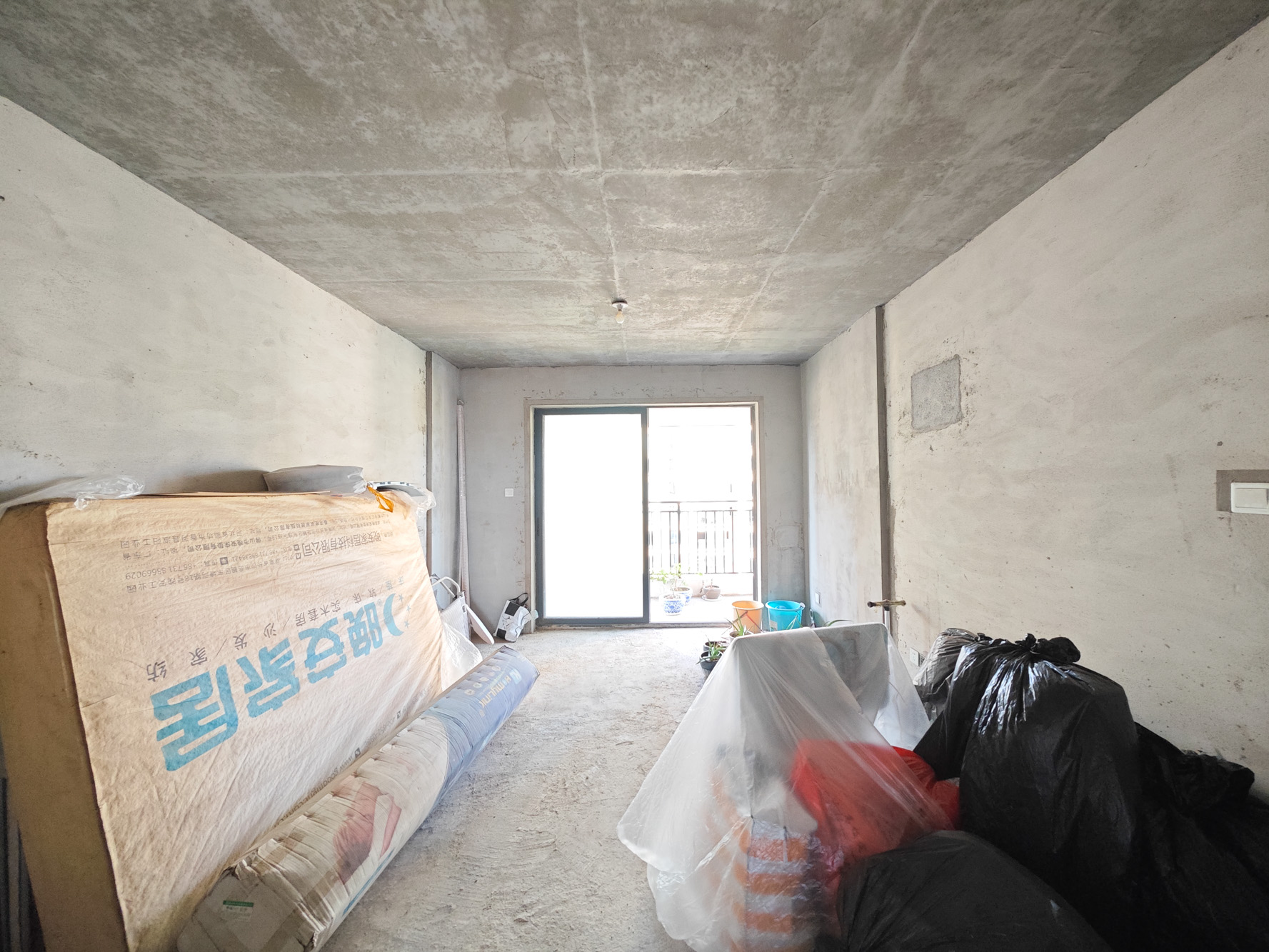 中建嘉和城  4室2厅2卫   112.00万客厅