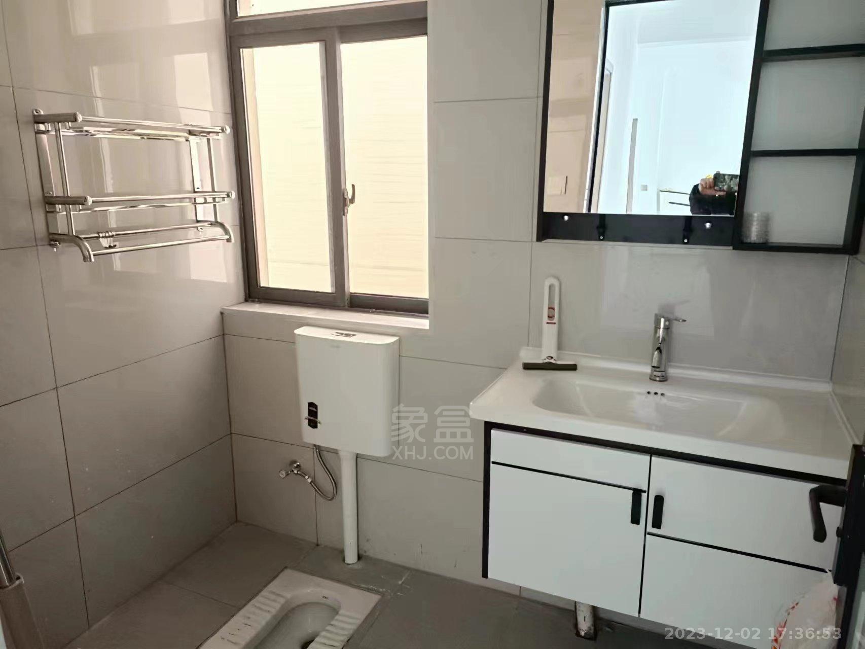 磐龙生态社区 4室2厅2卫 2000.00元/月 磐龙生态社区 4室2厅2卫 2000.00元/月室内图