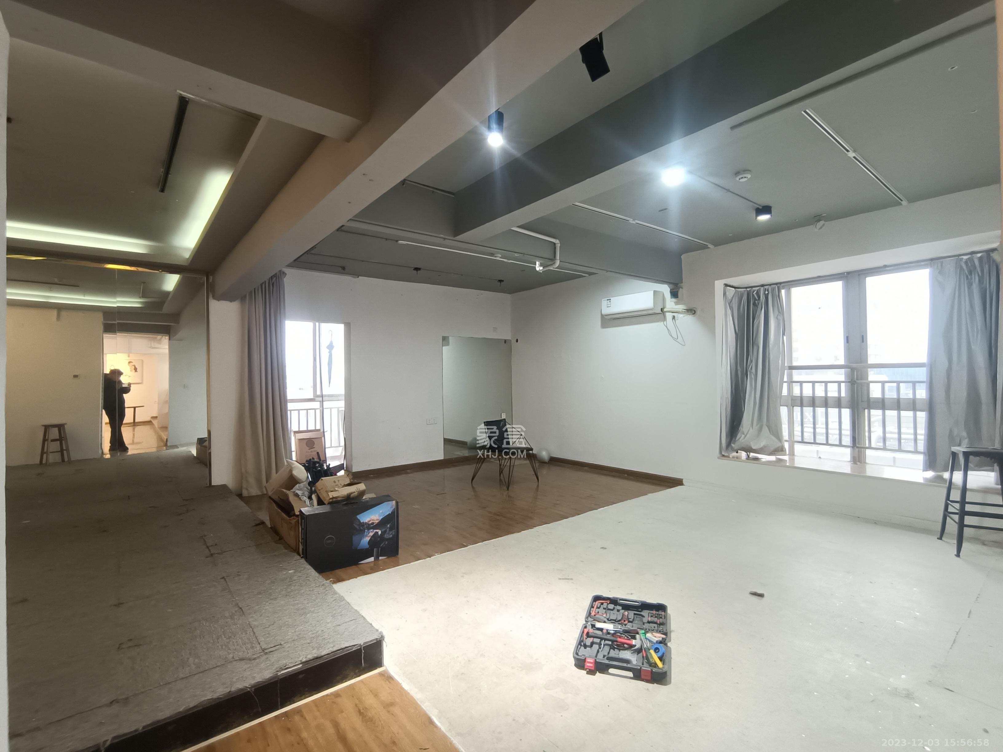 新世界百货（湖南供销大厦）  4室2厅2卫   6500.00元/月室内图