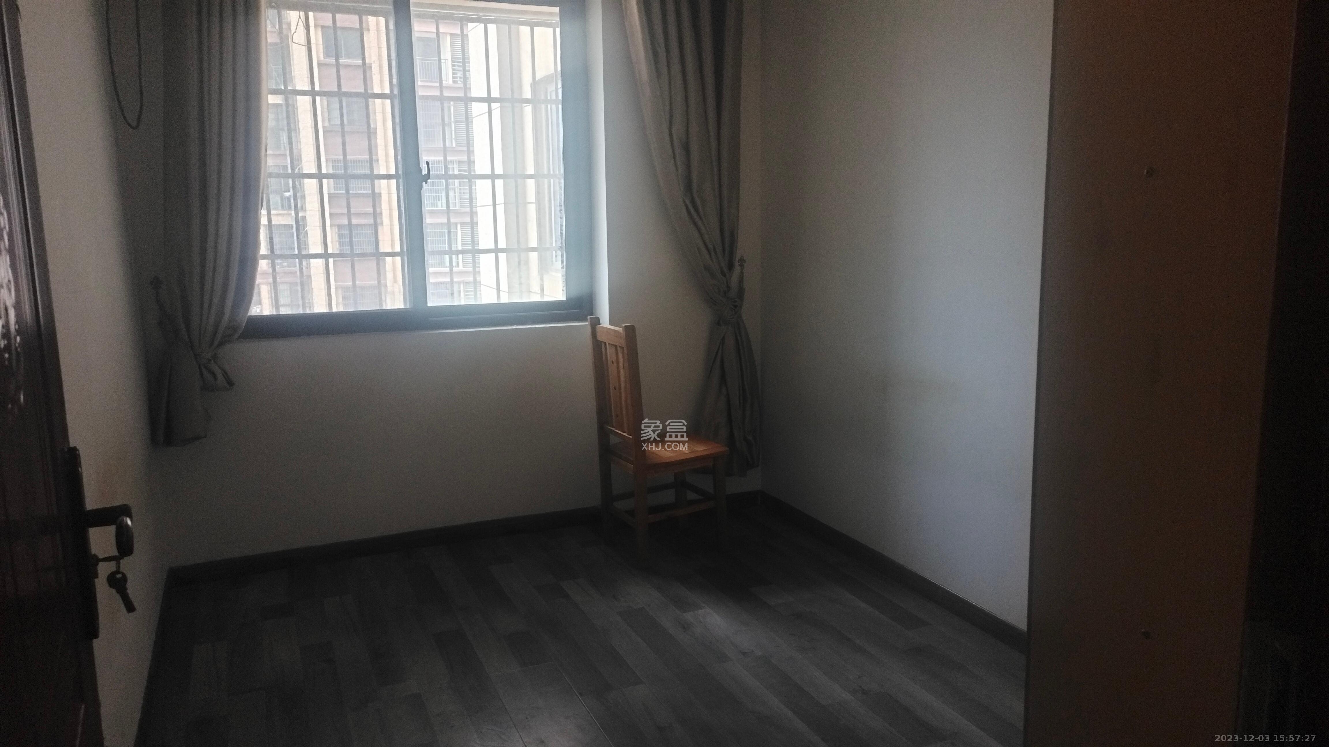 东方美地  4室2厅2卫    2600.0元/月室内图
