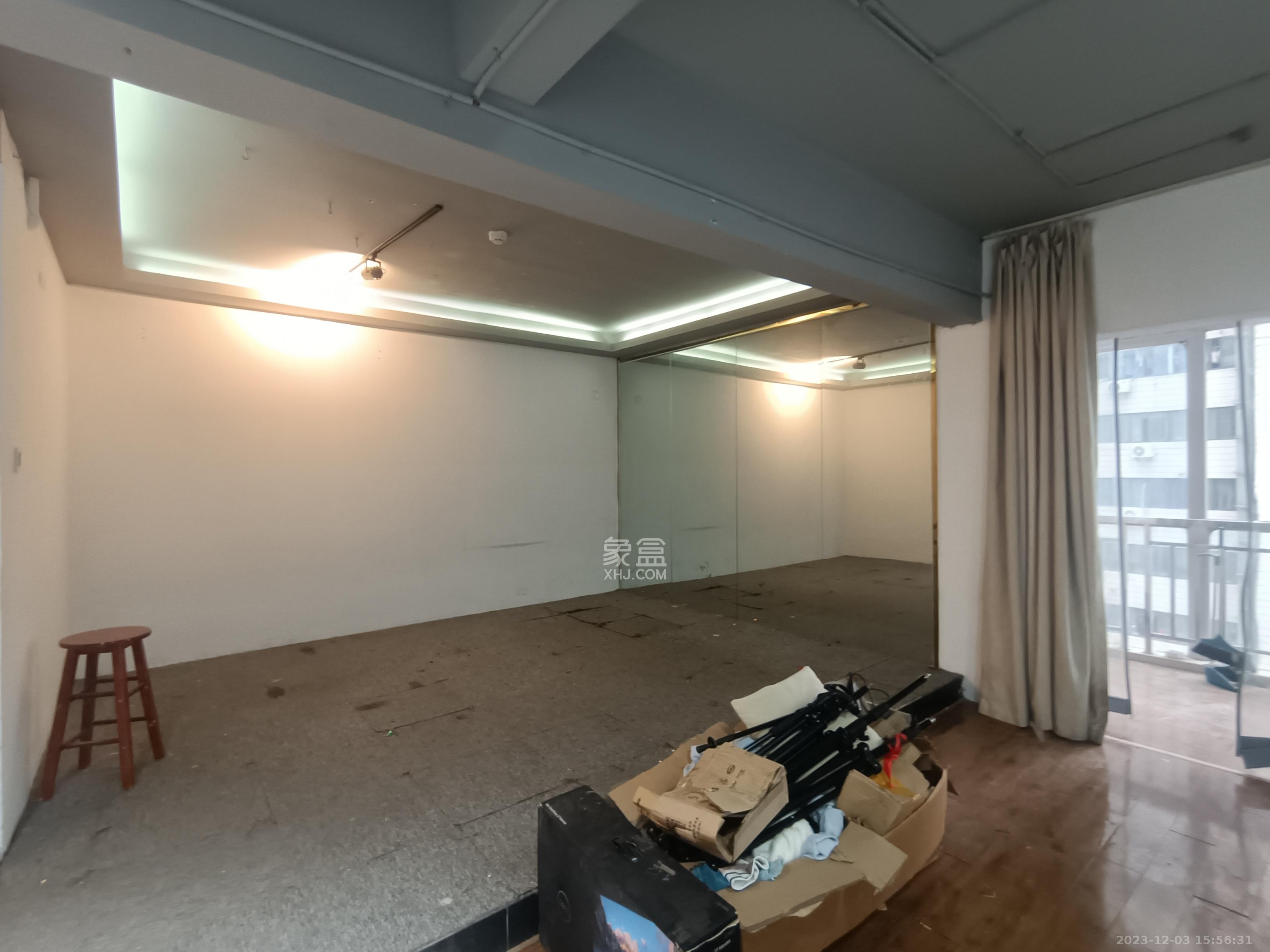 新世界百货（湖南供销大厦）  4室2厅2卫   6500.00元/月室内图