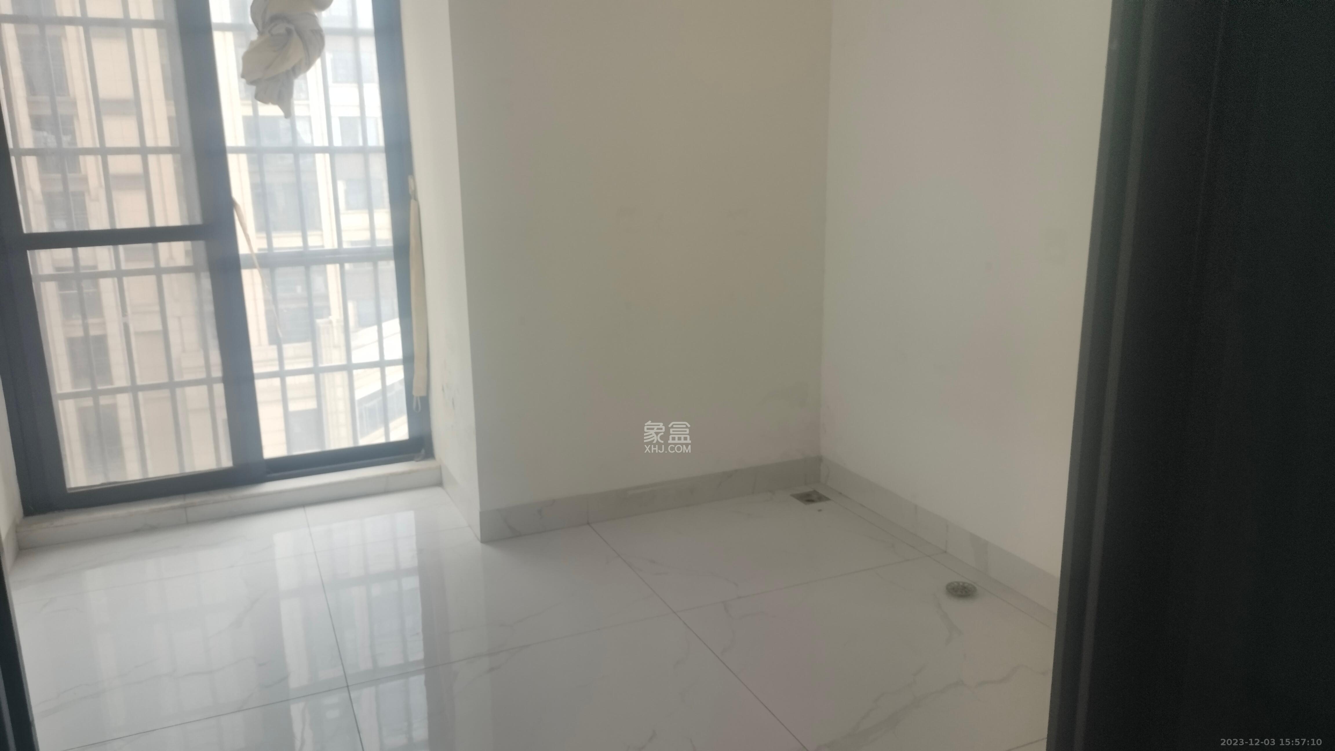 东方美地  4室2厅2卫    2600.0元/月室内图