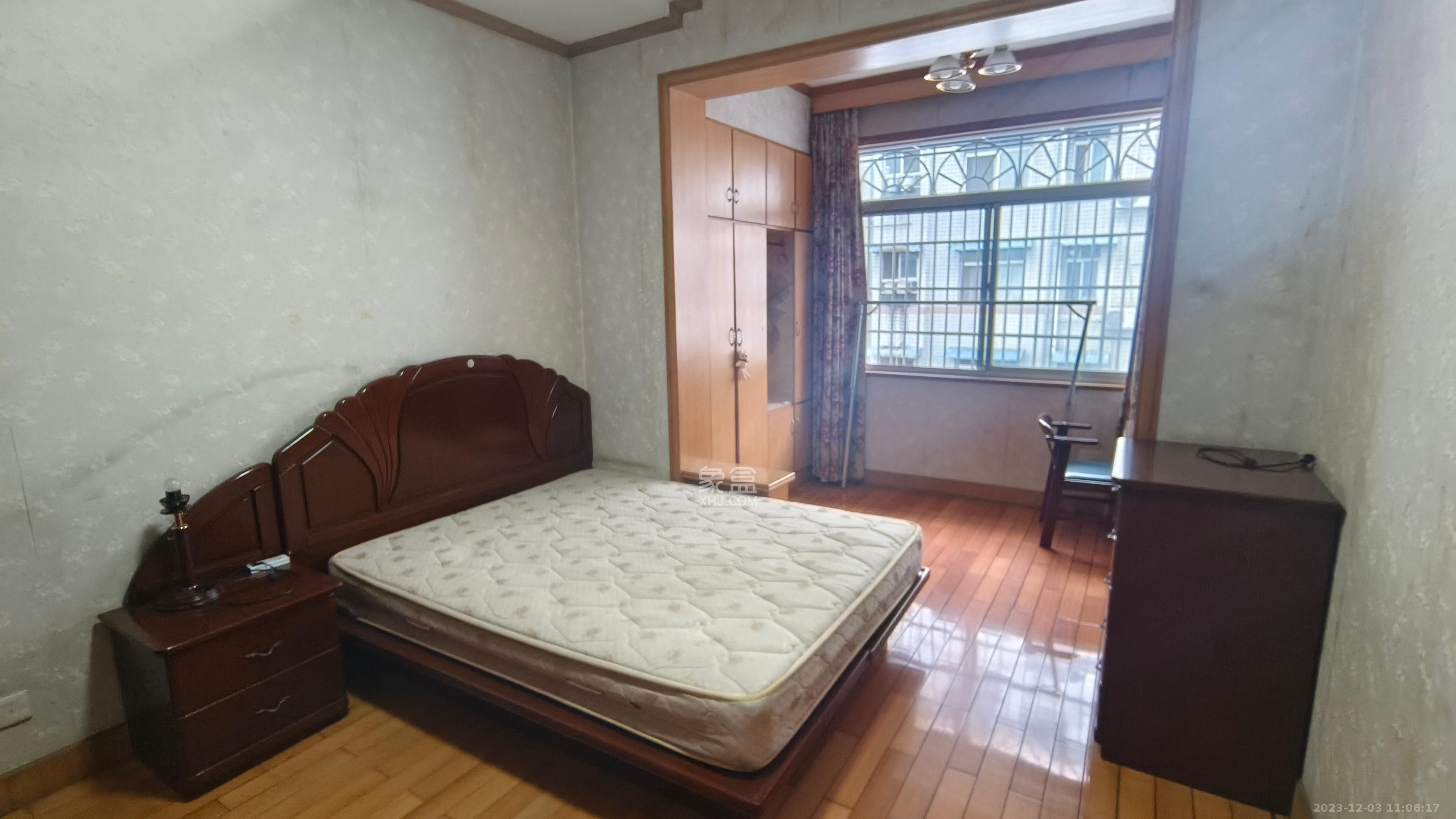 法官公寓  3室2厅2卫   2400.00元/月室内图