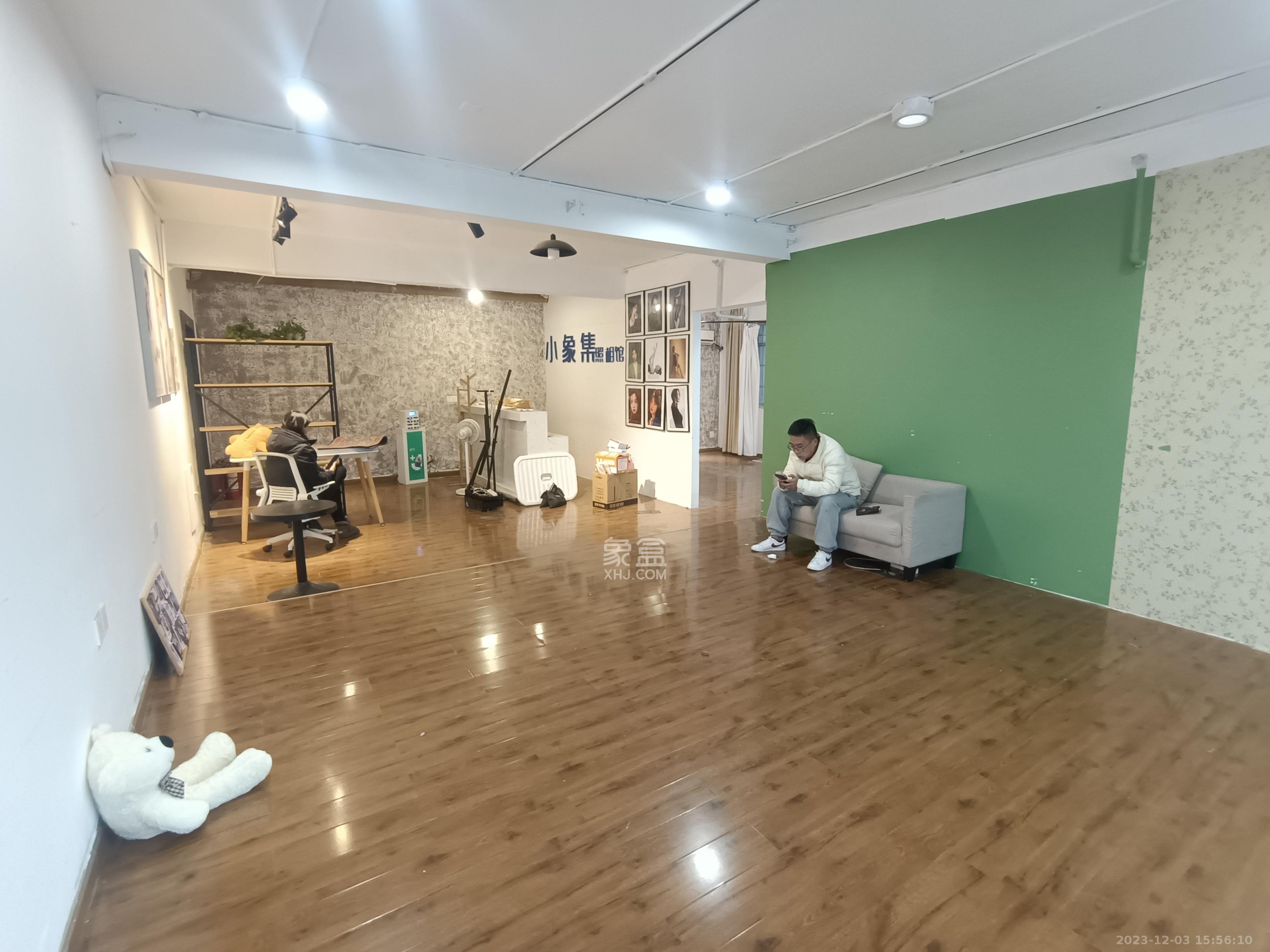 新世界百货（湖南供销大厦）  4室2厅2卫   6500.00元/月室内图