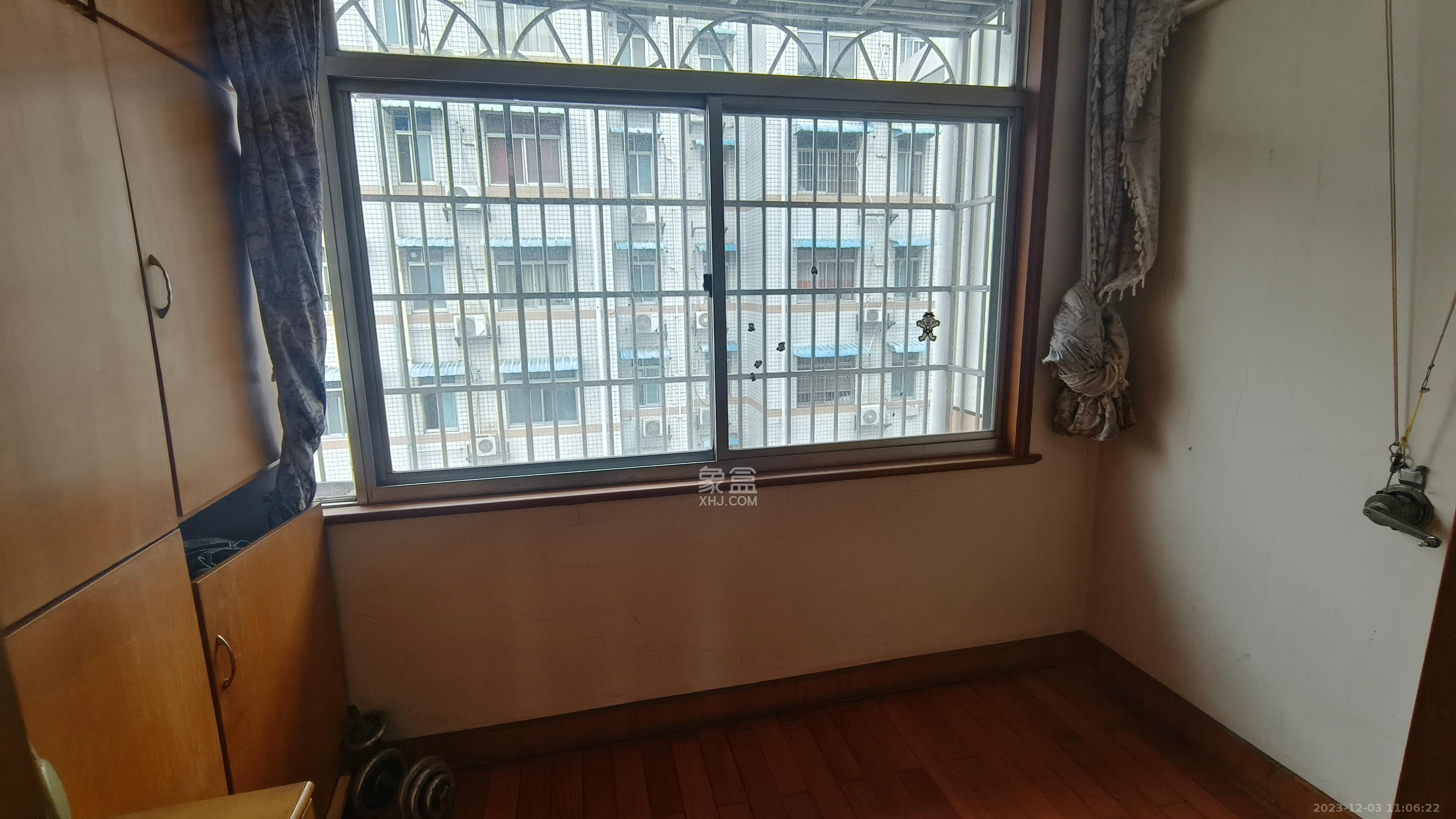 法官公寓  3室2厅2卫   2400.00元/月室内图