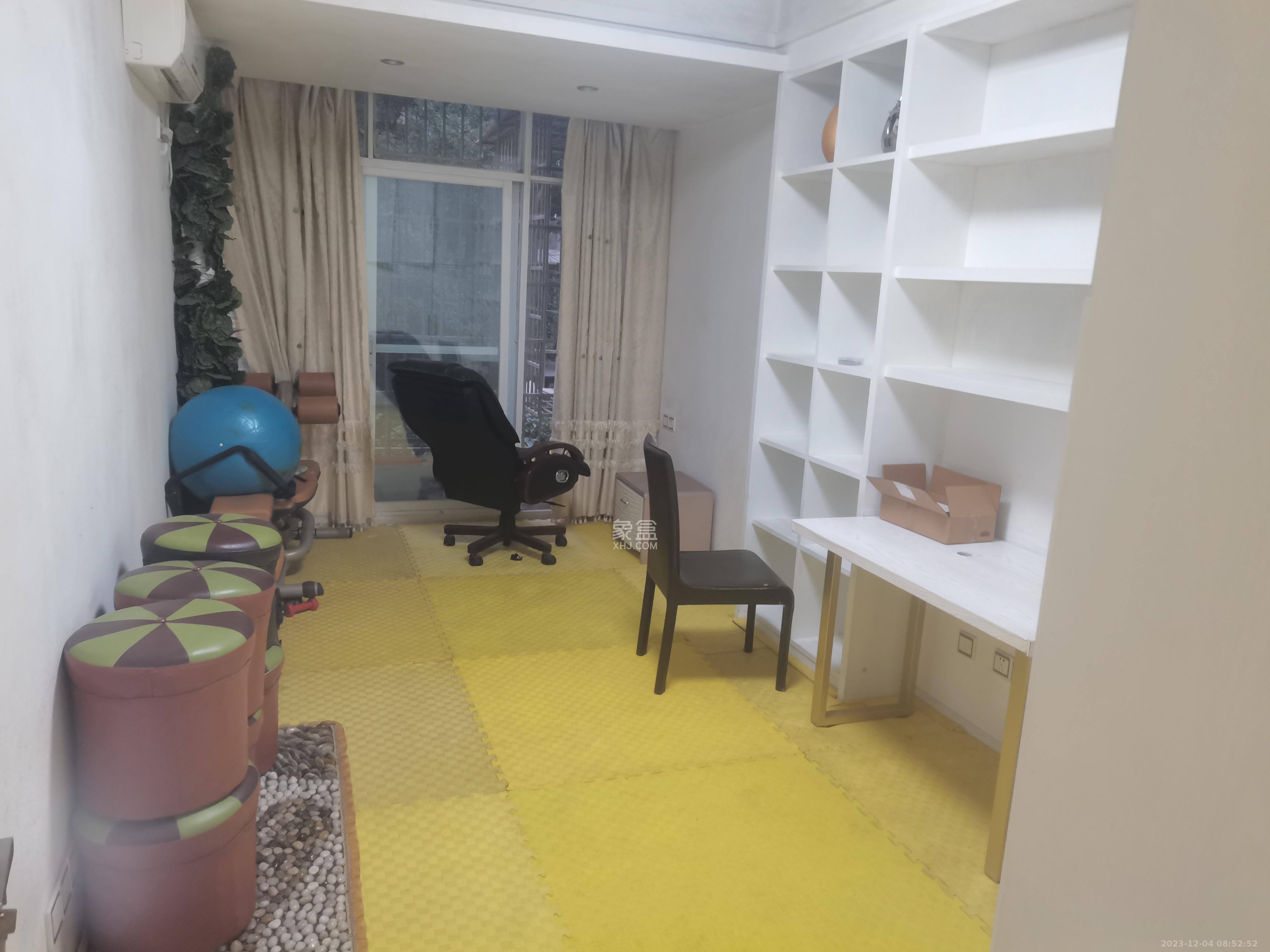 山水英伦  3室2厅2卫   2500.00元/月室内图