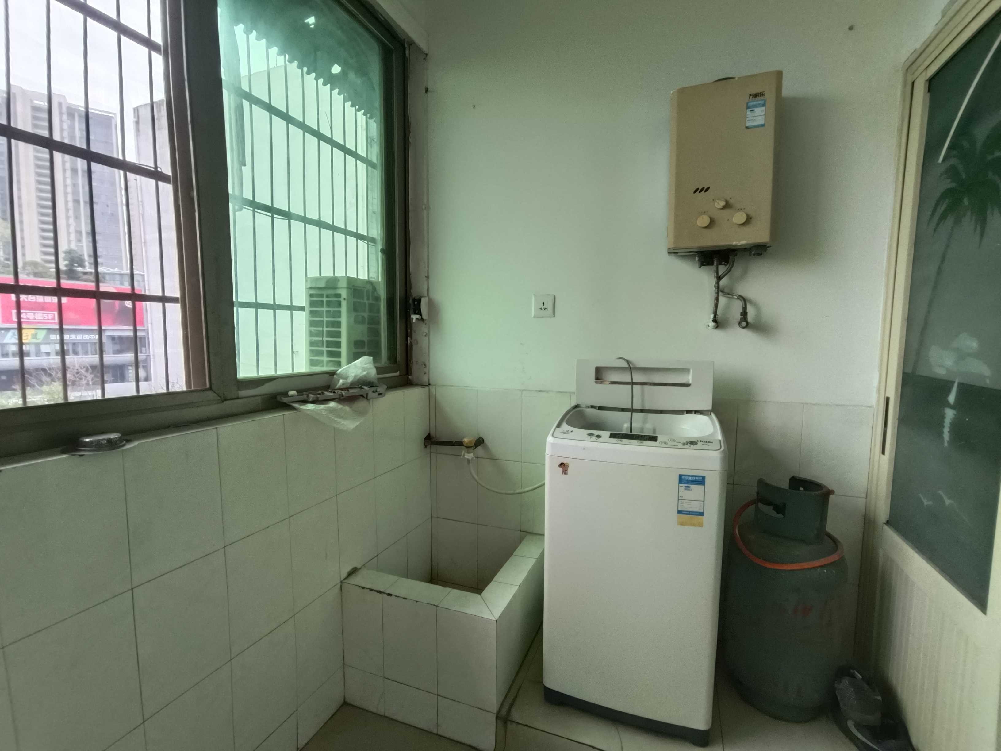 立新二社区  3室2厅2卫   1200.00元/月室内图
