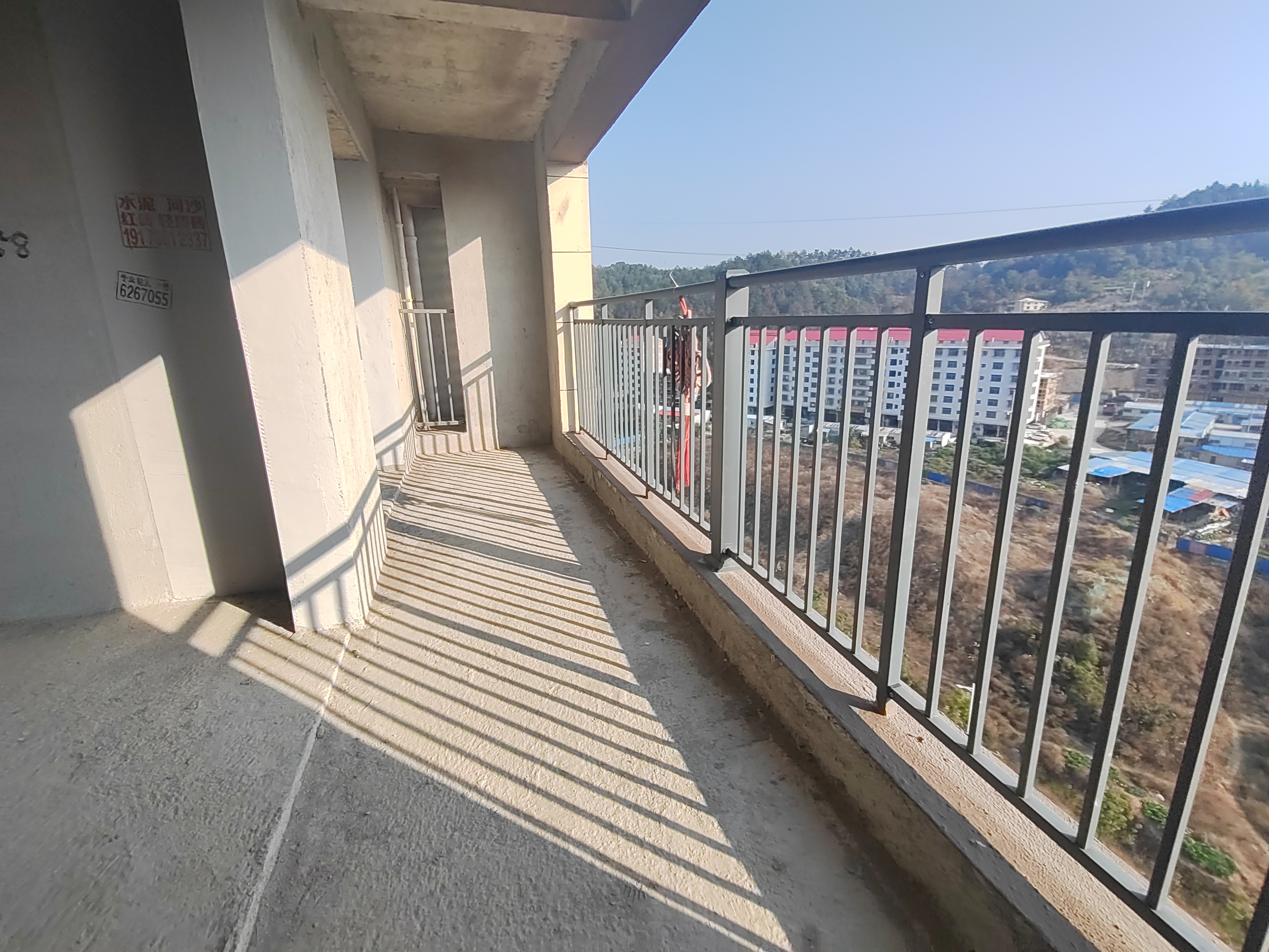 珠山鑫园  4室2厅2卫    95.0万 珠山鑫园  4室2厅2卫    95.0万客厅