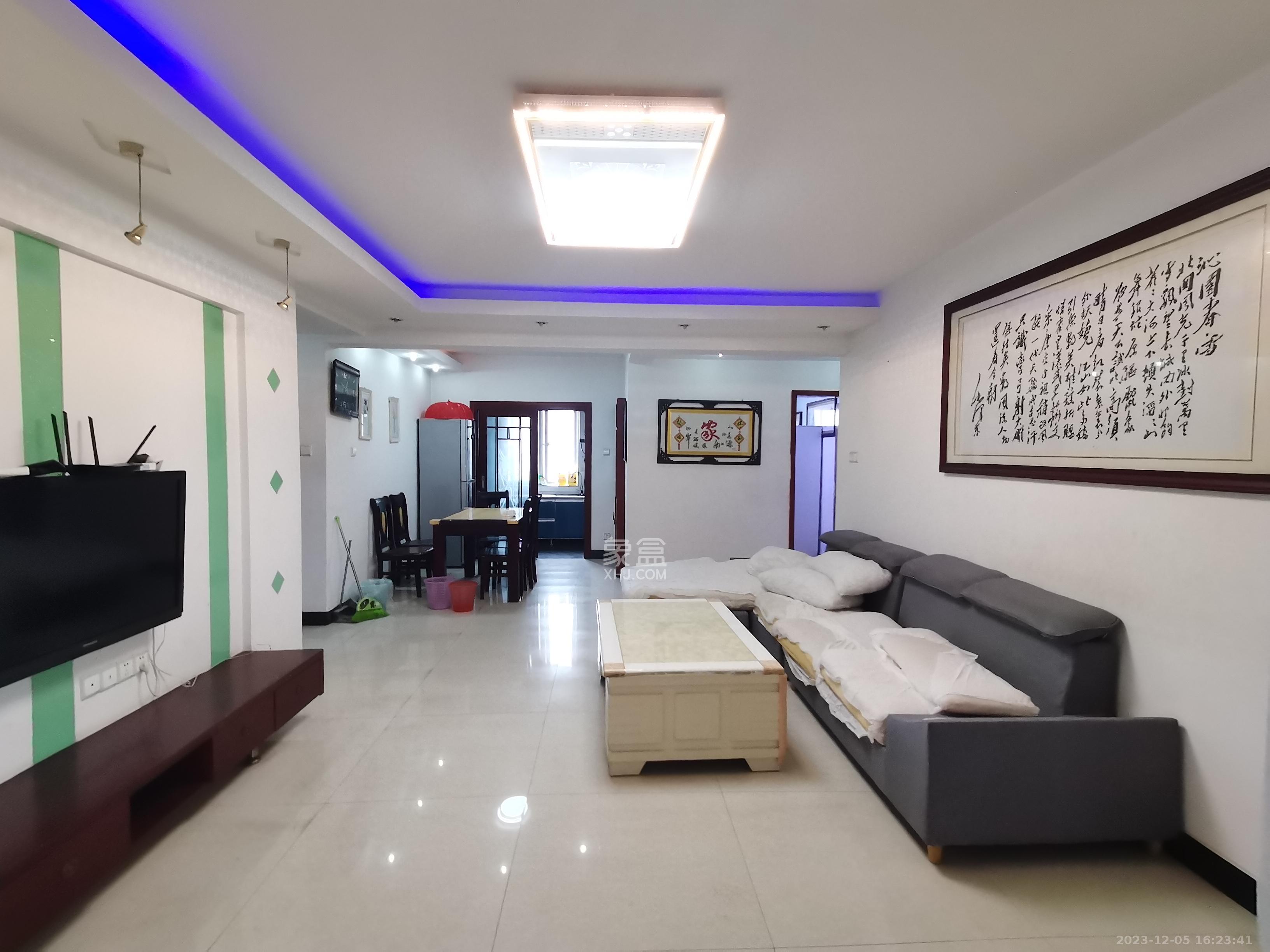 江景陽光  3室2廳2衛(wèi)   2100.00元/月室內(nèi)圖1