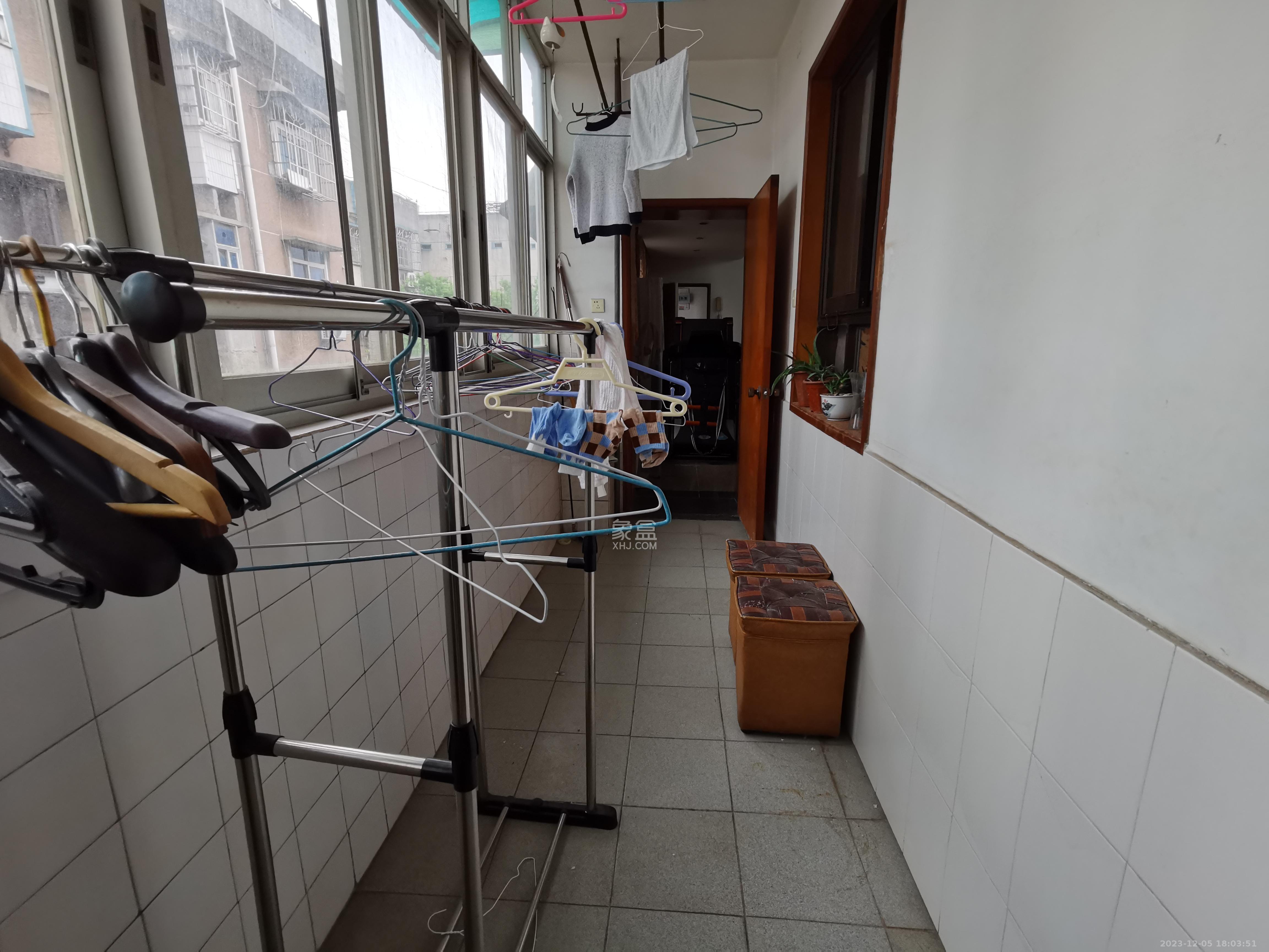 长岭包装宿舍  4室2厅1卫   2500.00元/月室内图