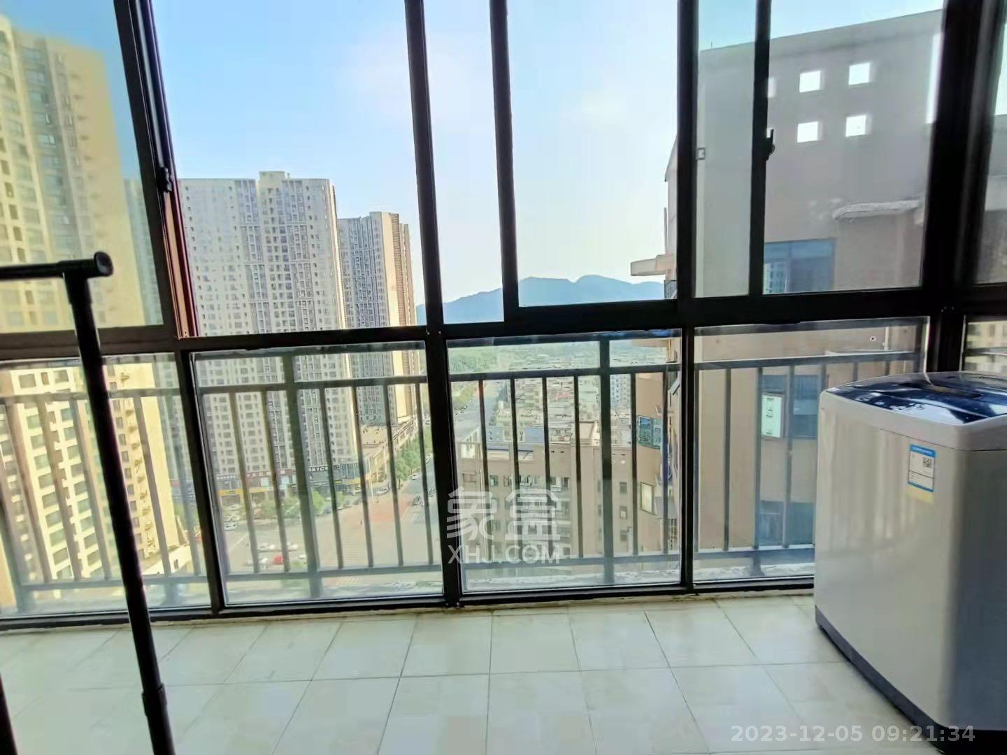 麓山枫情  2室2厅1卫    2800.0元/月室内图