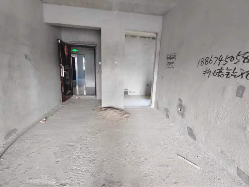 珠山鑫园  4室2厅2卫    95.0万 珠山鑫园  4室2厅2卫    95.0万客厅