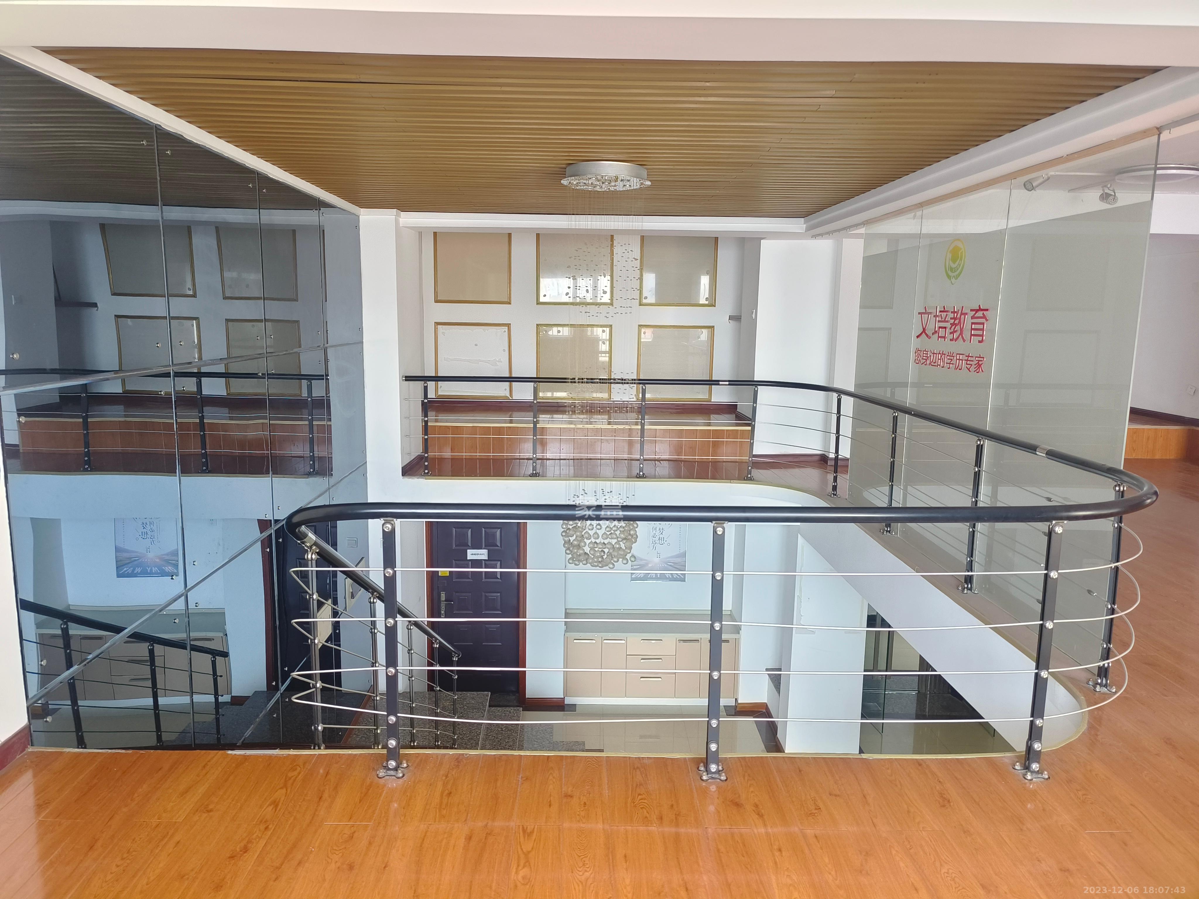 华菱蓝调国际（华菱.香墅美地）  5室2厅2卫   9000.00元/月室内图