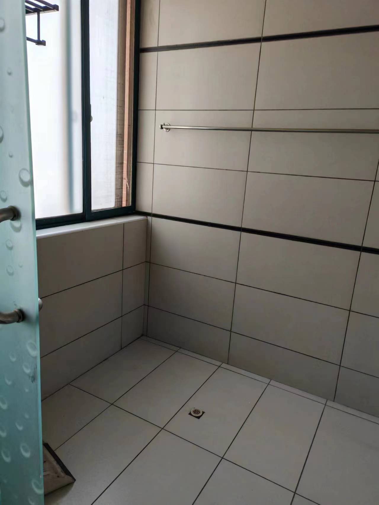 亚华名都  3室2厅2卫   2300.00元/月室内图
