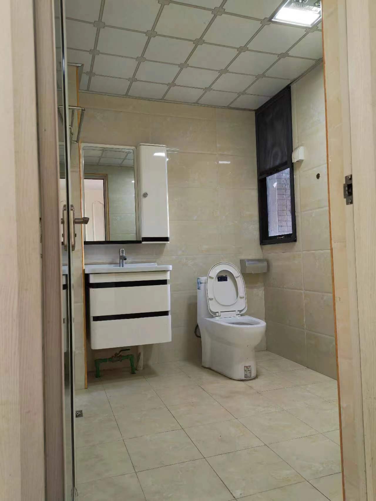 龙泰熙城  3室2厅2卫   1700.00元/月室内图