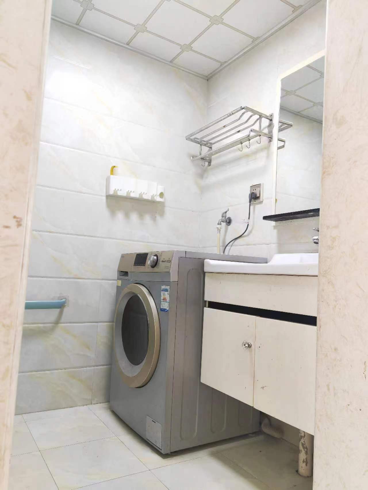 龙泰熙城  3室2厅2卫   1700.00元/月室内图