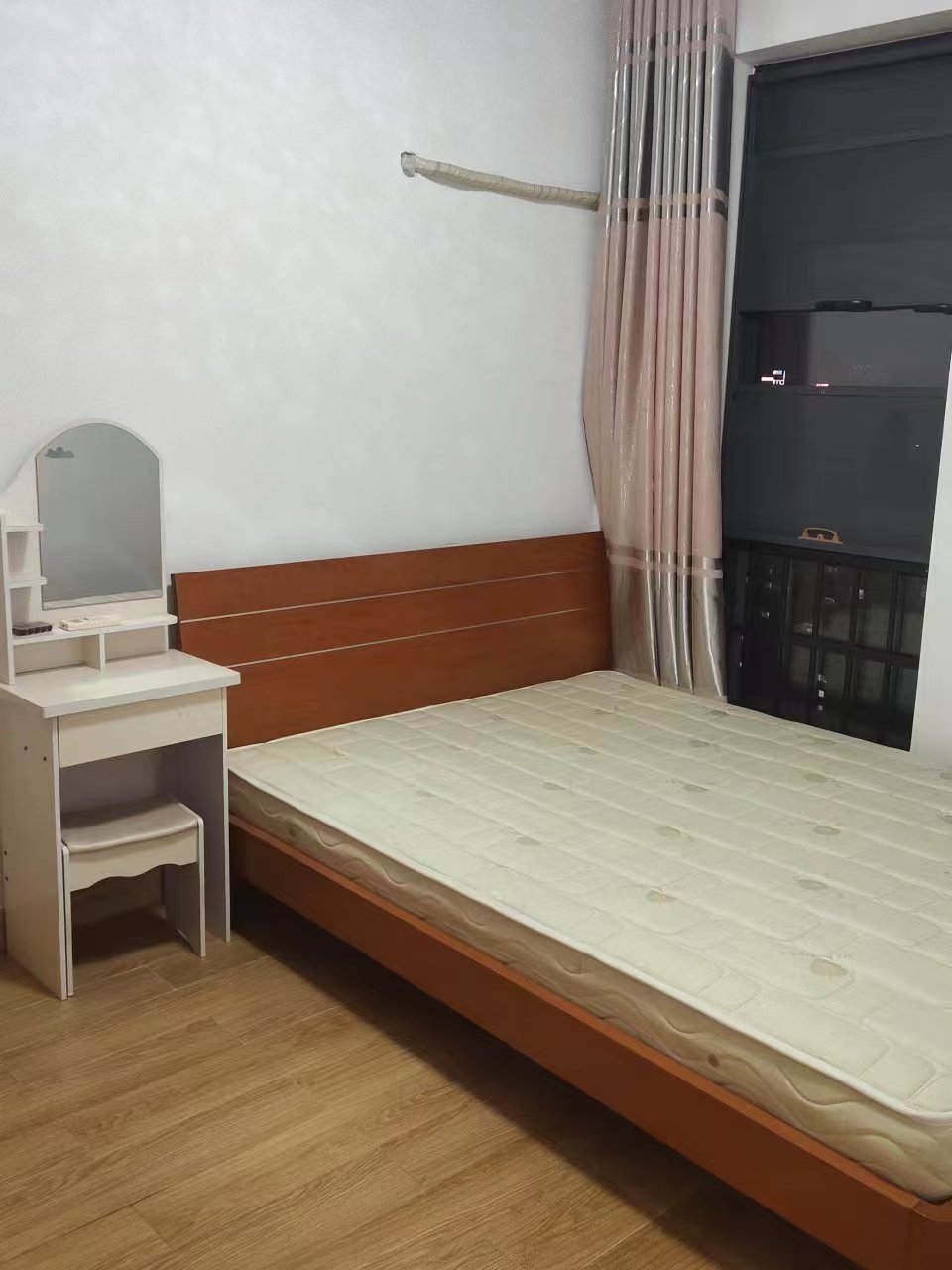星河国际  1室1厅1卫   1300.00元/月室内图