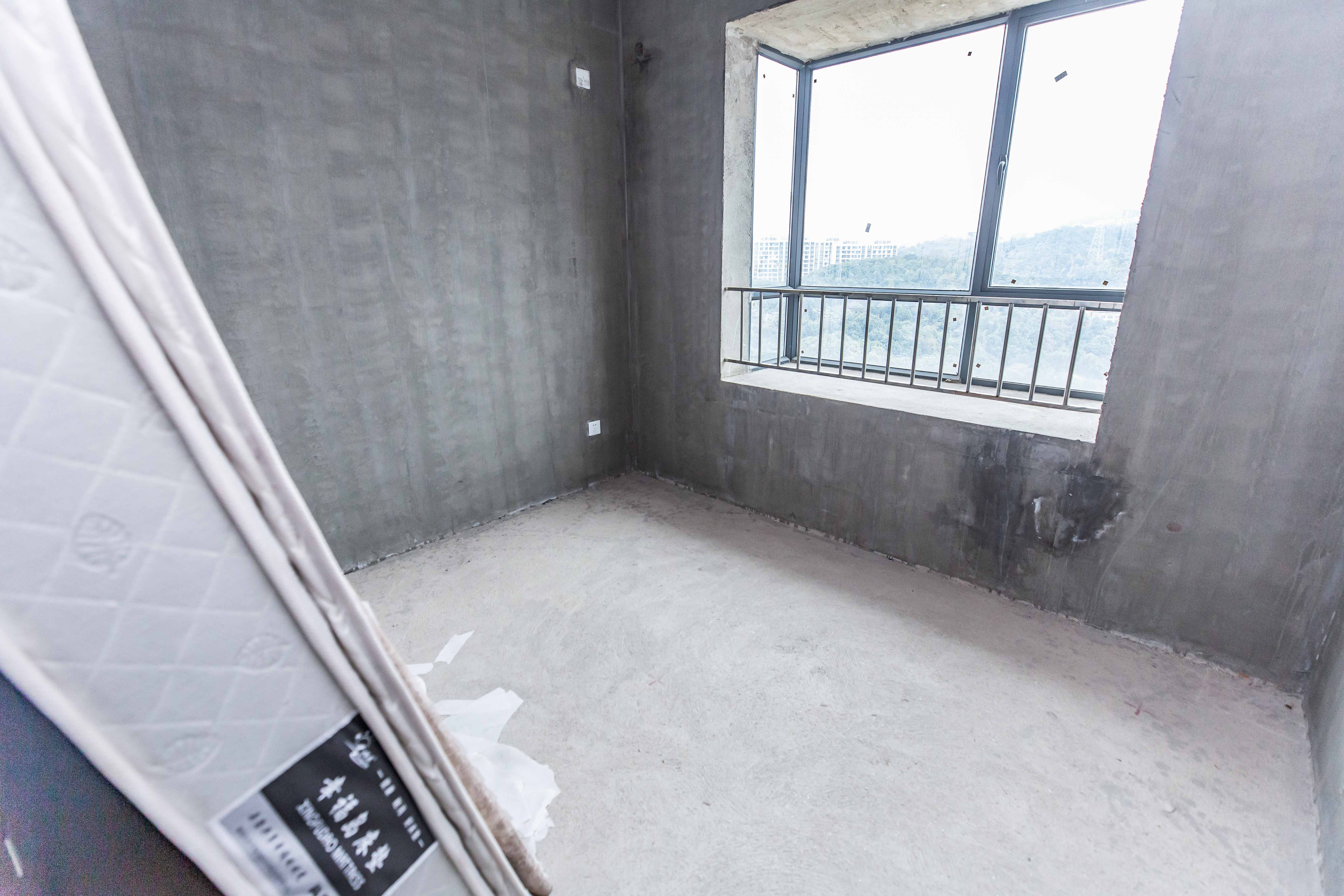 金鹰玖珑山  3室2厅1卫   105.00万卧室