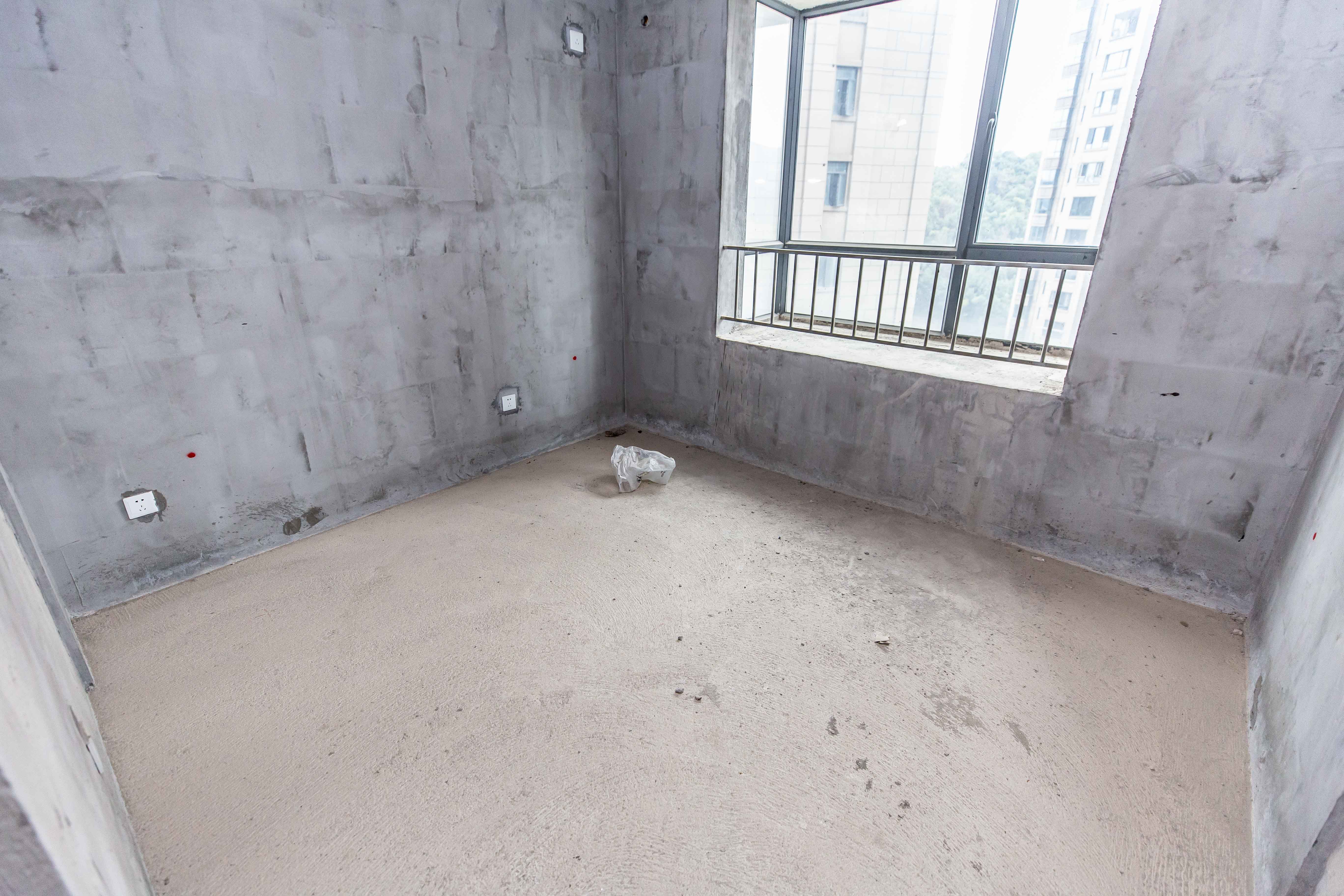 金鹰玖珑山  3室2厅2卫   90.00万卧室