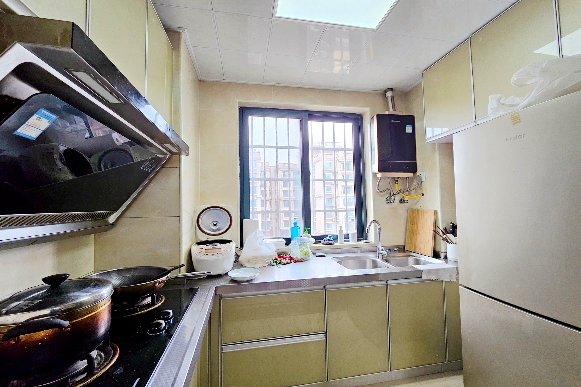 东玺门  3室2厅1卫    86.0万 东玺门  3室2厅1卫    86.0万厨房