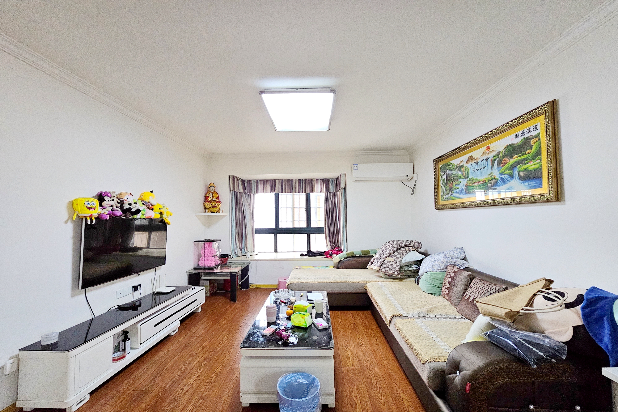 东玺门  3室2厅1卫    86.0万 东玺门  3室2厅1卫    86.0万客厅