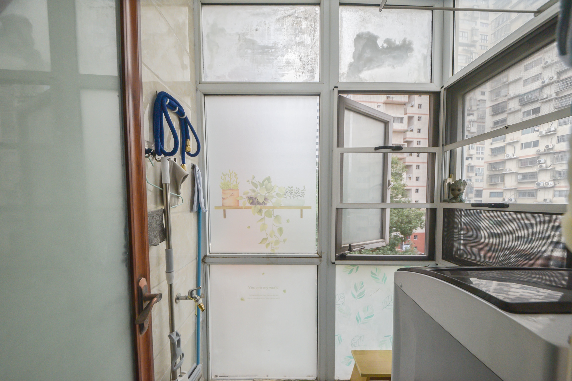鸿铭中心  3室2厅2卫   185.00万阳台