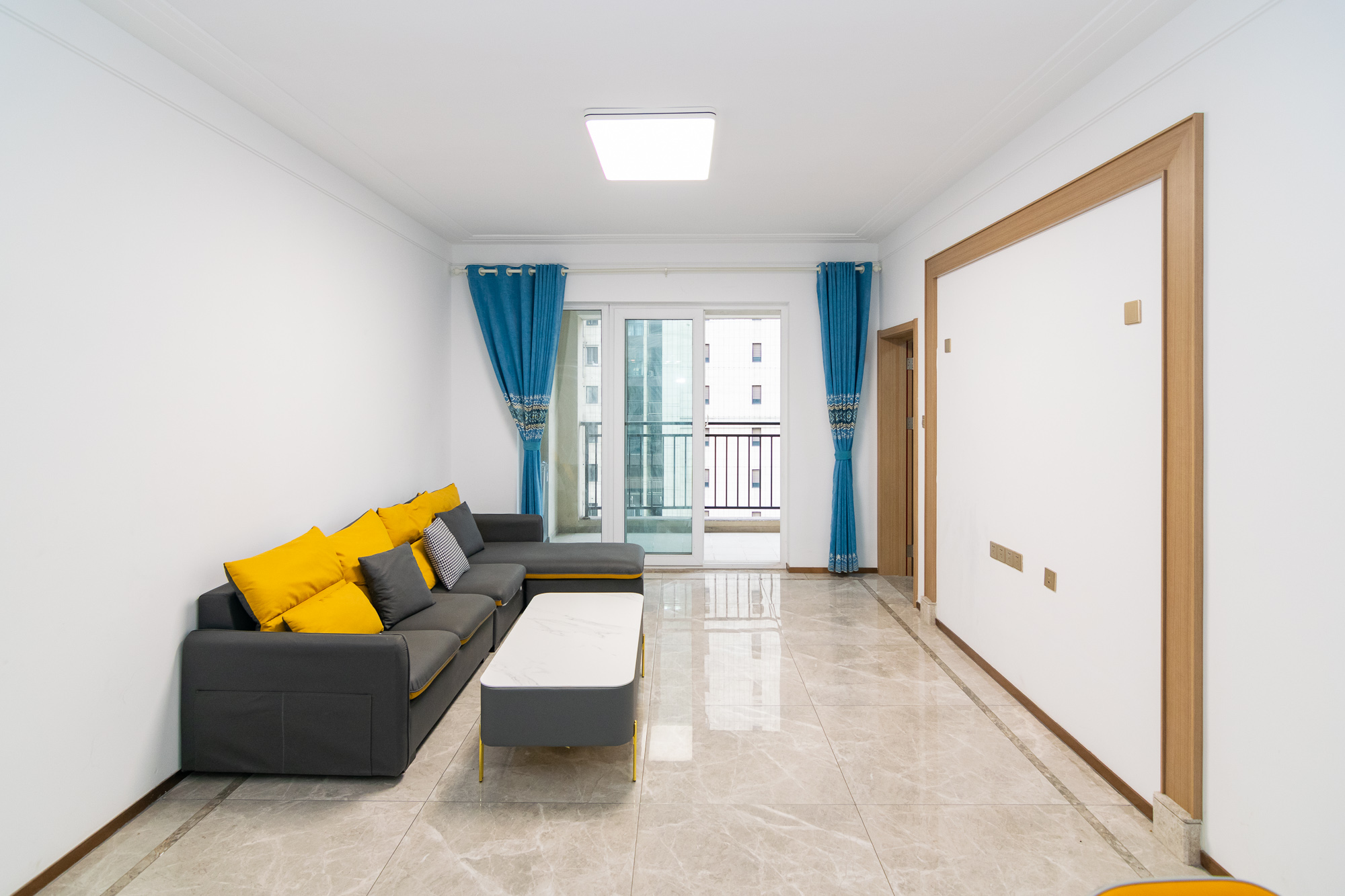 新华联梦想城 3室2厅2卫 83.0万 新华联梦想城 3室2厅2卫 83.0万客厅