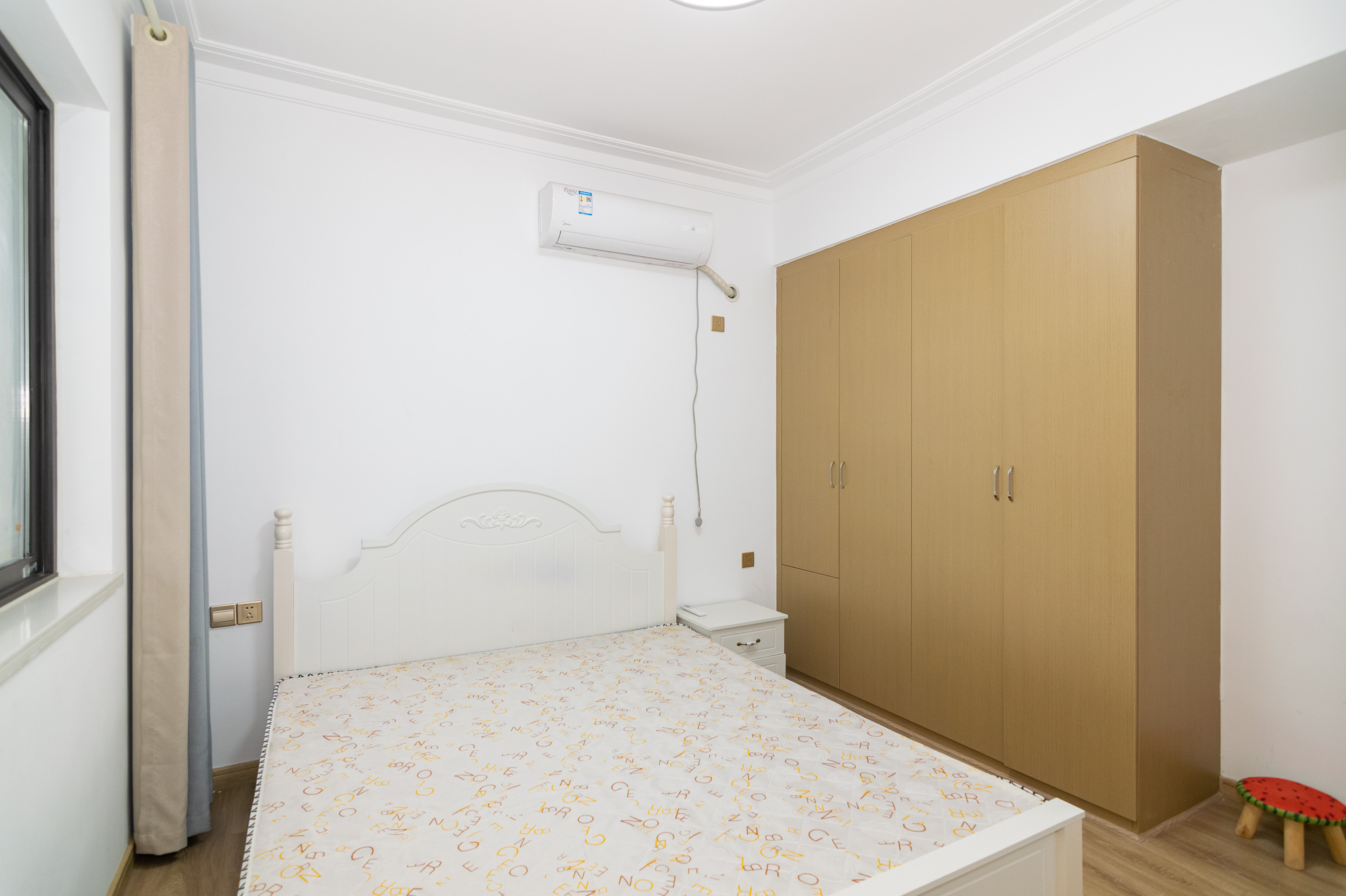 新华联梦想城 3室2厅2卫 83.0万 新华联梦想城 3室2厅2卫 83.0万卧室