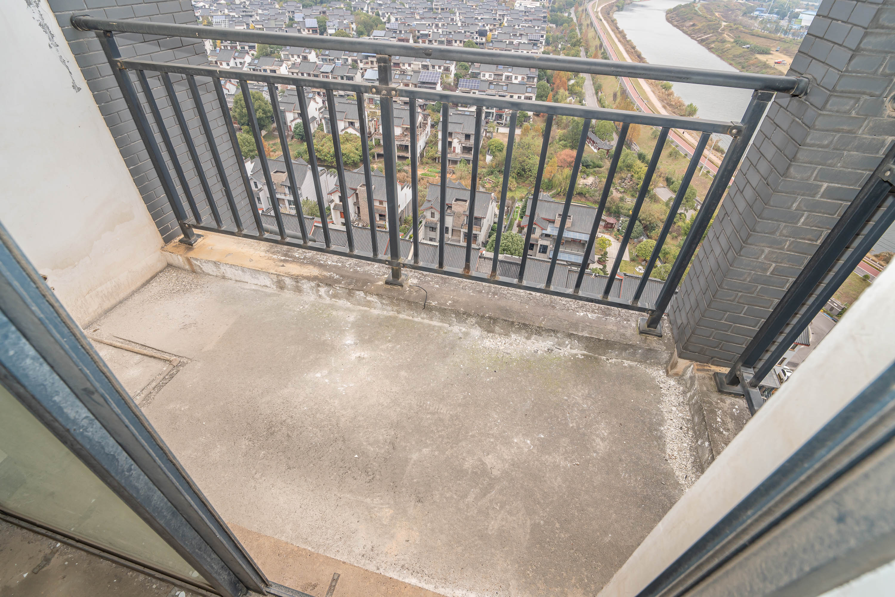 汀湘十里  7室2厅3卫   230.00万阳台