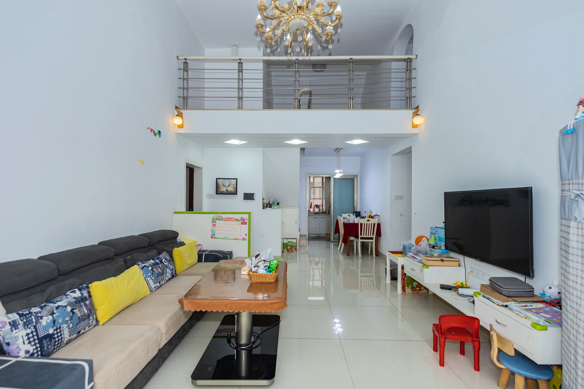 恒广国际景园一二区  3室2厅2卫    100.0万 恒广国际景园一二区  3室2厅2卫    100.0万客厅