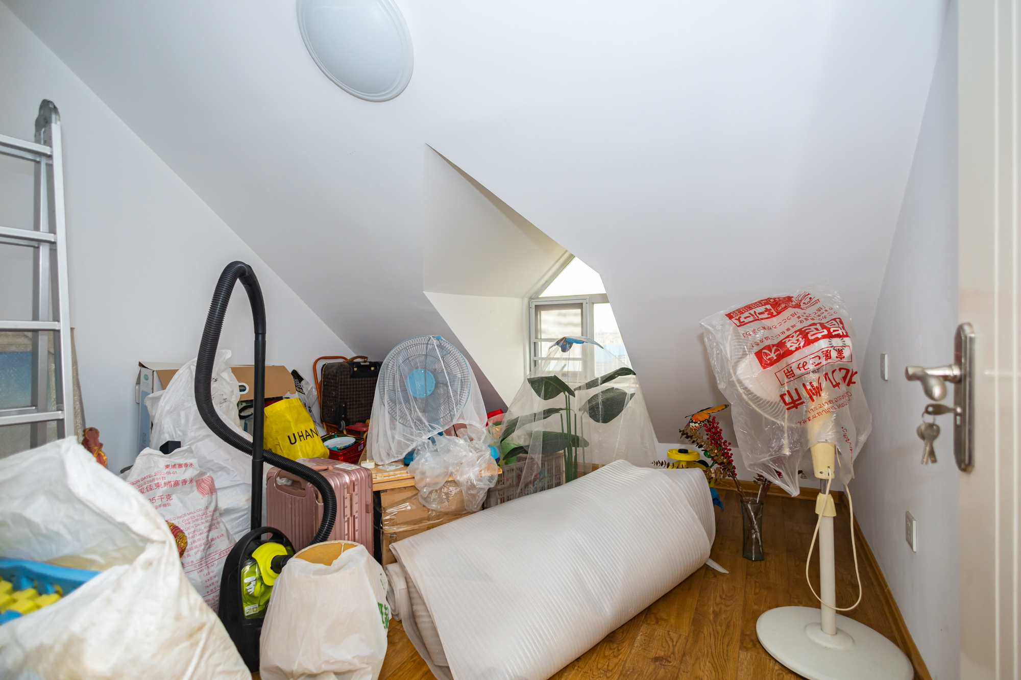 恒广国际景园一二区  3室2厅2卫    100.0万 恒广国际景园一二区  3室2厅2卫    100.0万其他