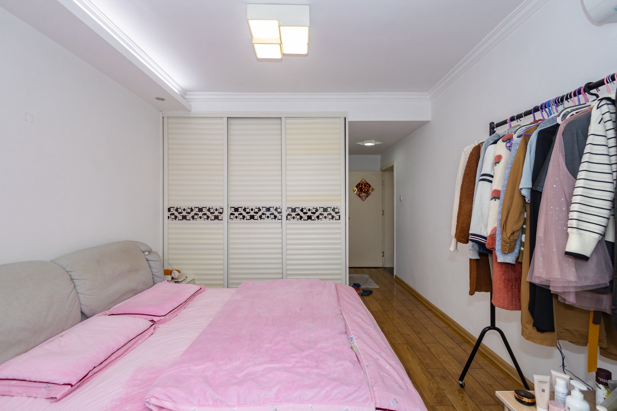 恒广国际景园一二区  3室2厅2卫    100.0万 恒广国际景园一二区  3室2厅2卫    100.0万卧室